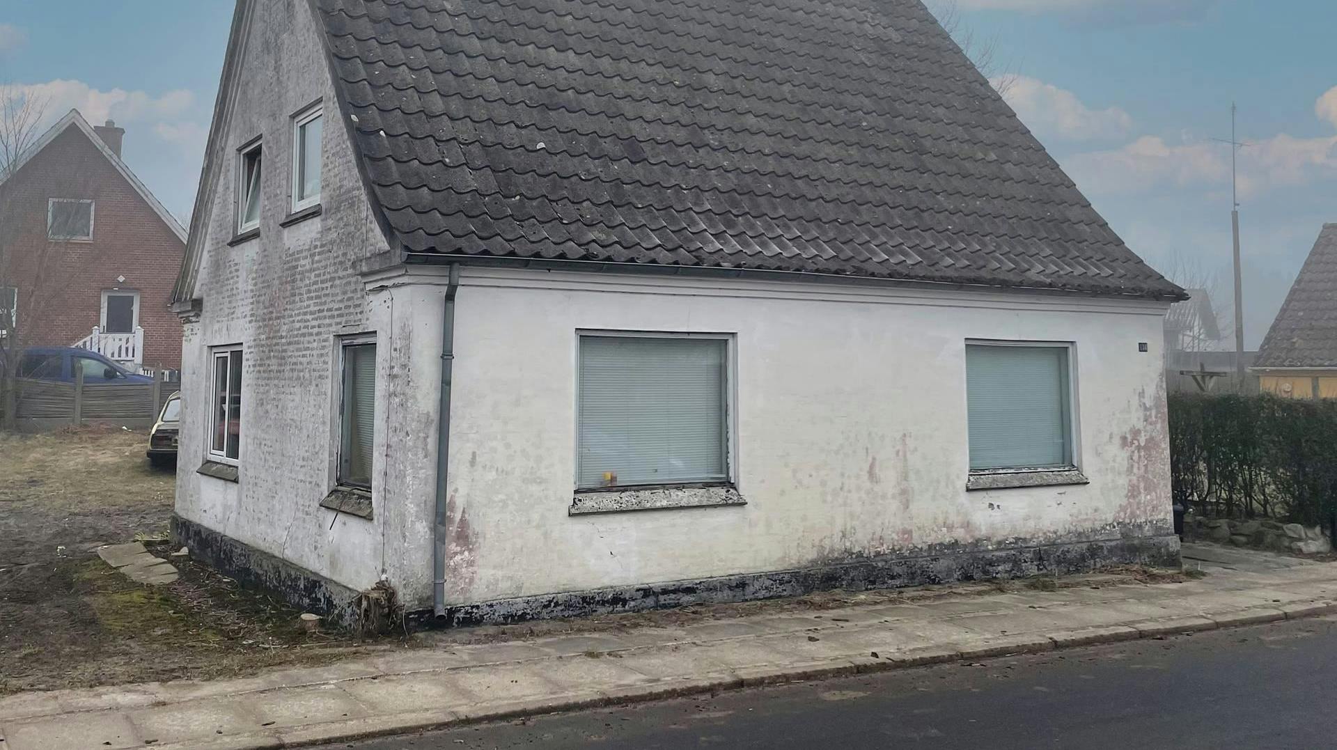 En kærlig hånd og en klat maling - det trænger huset til.