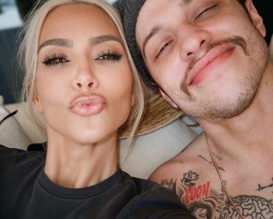 Kim Kardashian og Pete Davidson mødte hinanden under indspilningerne til en episode af "Saturday Night Live" i New York.