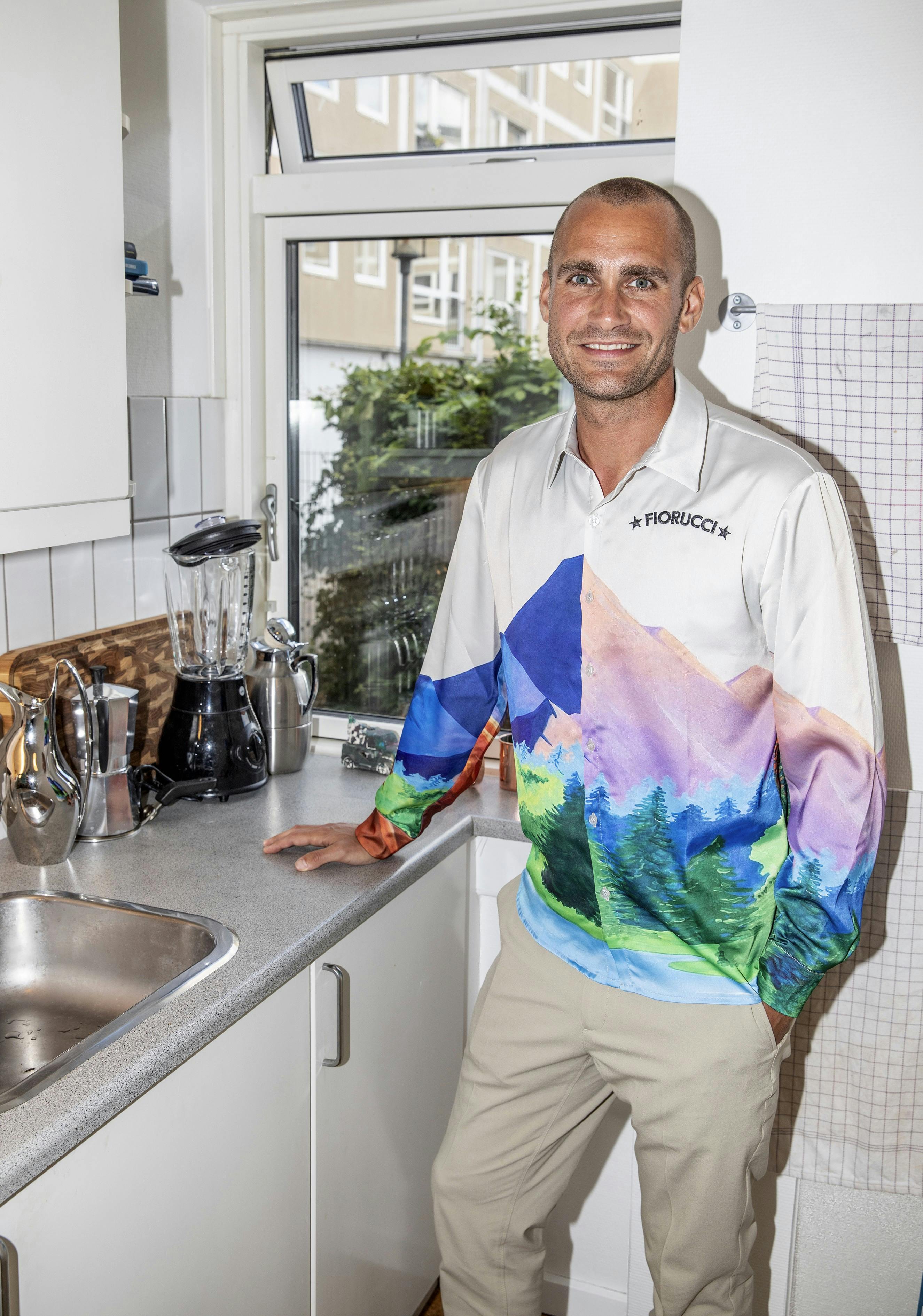 Kasper kan med egne ord godt lide at lave små overraskelser for en kæreste.
