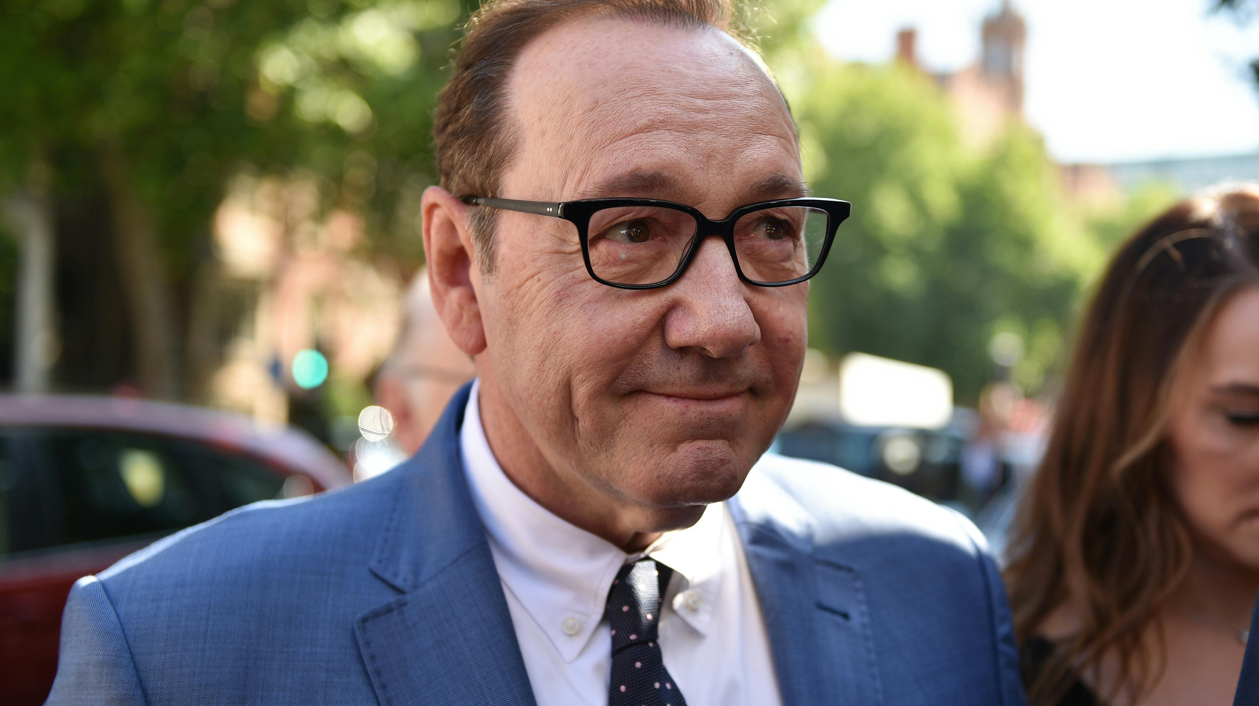 Kevin Spacey ankommer til Westminster Magistrates Court i London i forbindelse med sin sexsag.