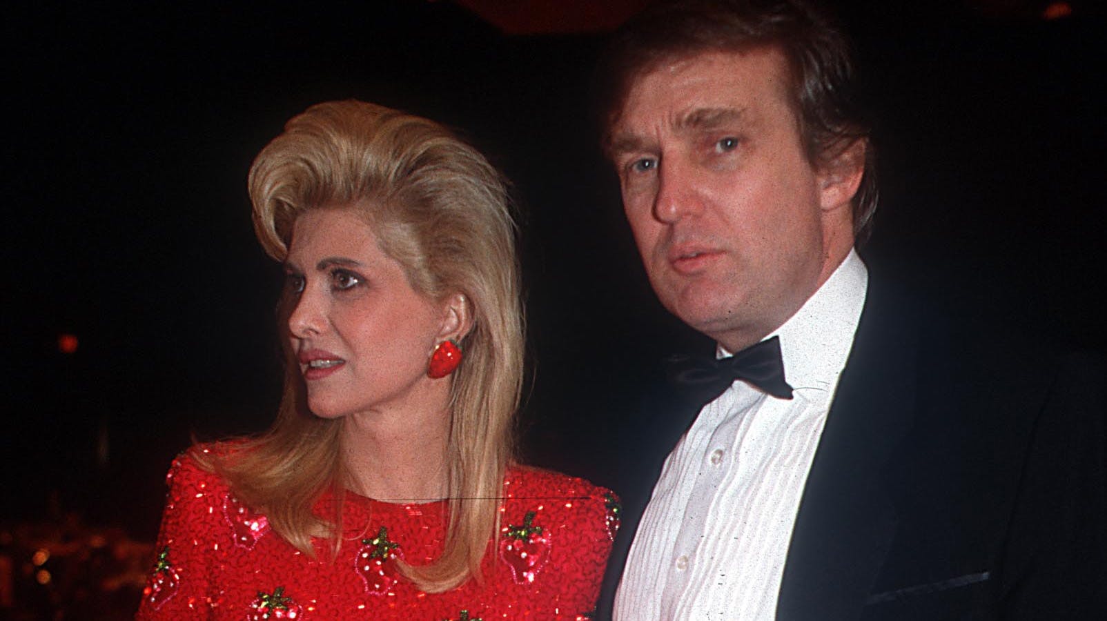 Ivana Trump, der arbejdede som både forretningskvinde og model, var Donald Trumps første kone, og parret var gift mellem 1977 og 1992.
