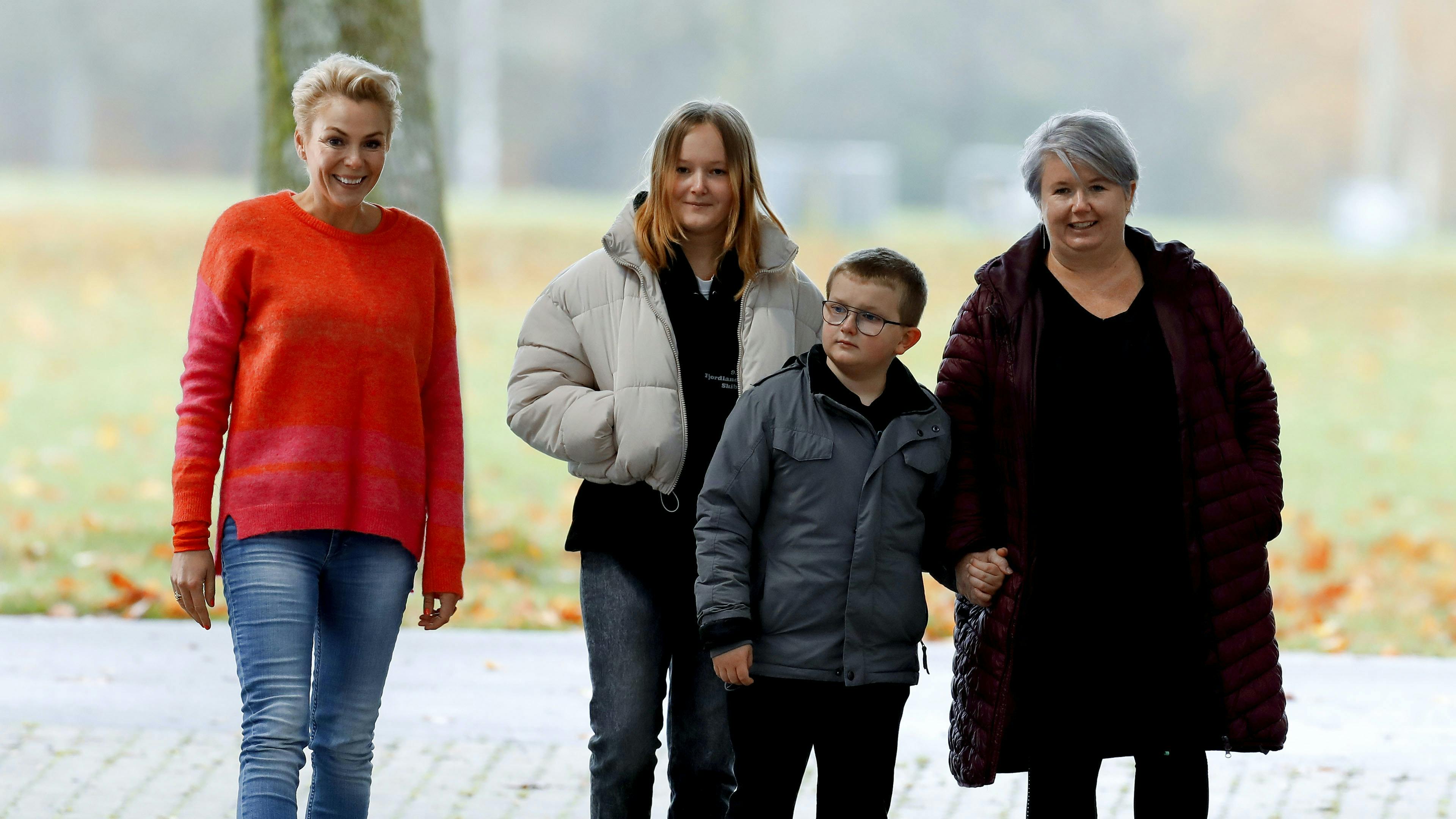 Familien får sig noget af et chok, da Lene Beier præsenterer dem for alle deres ting. 