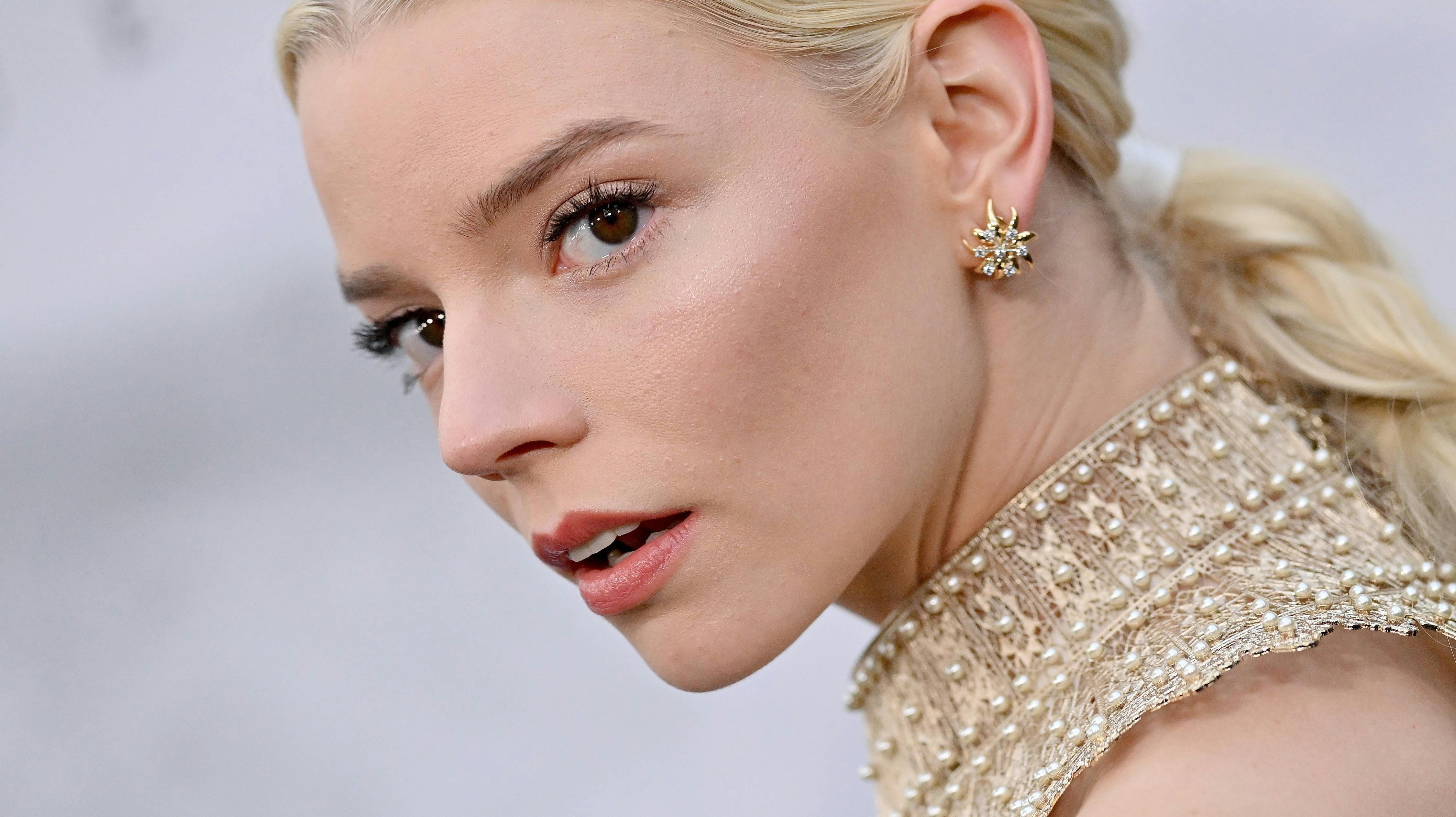 26-årige Anya Taylor-Joy er nu en gift kvinde