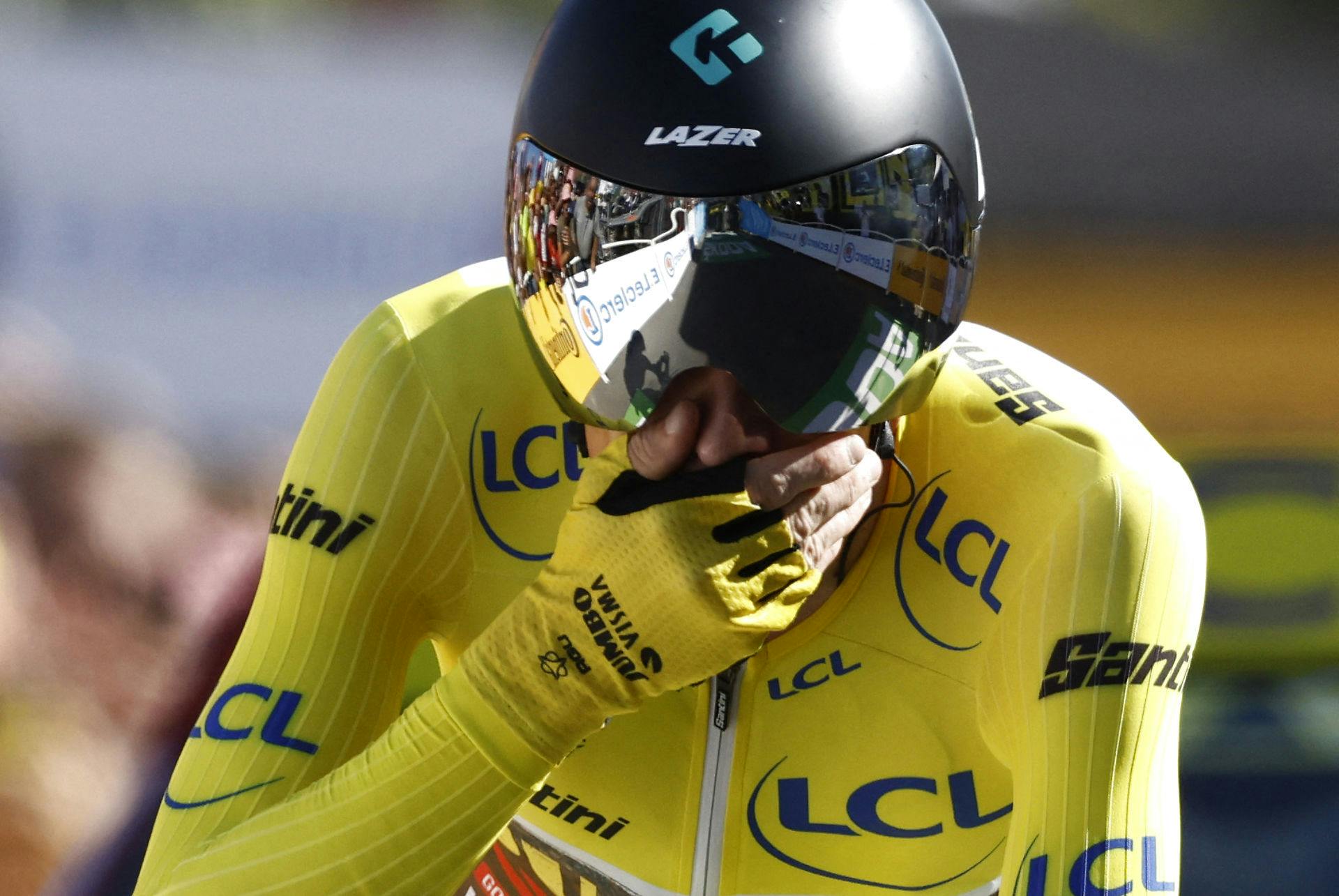 Jonas Vingegaard lignede selv en mand, der var meget rørt, da han kørte over målstregen på 20. etape.