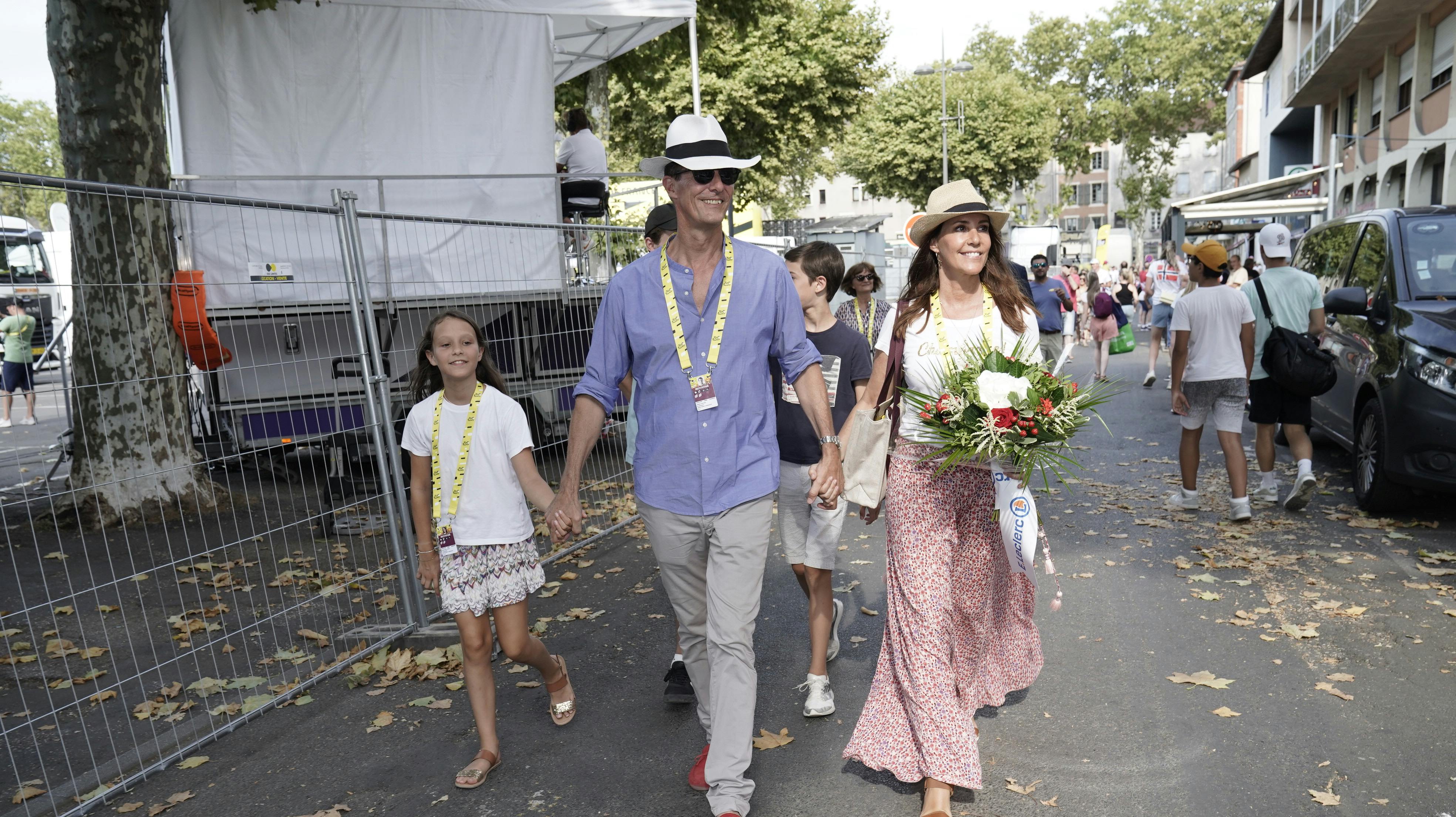 Sammen med familien var Prinsesse Marie nede og se Tour de France. nbsp;