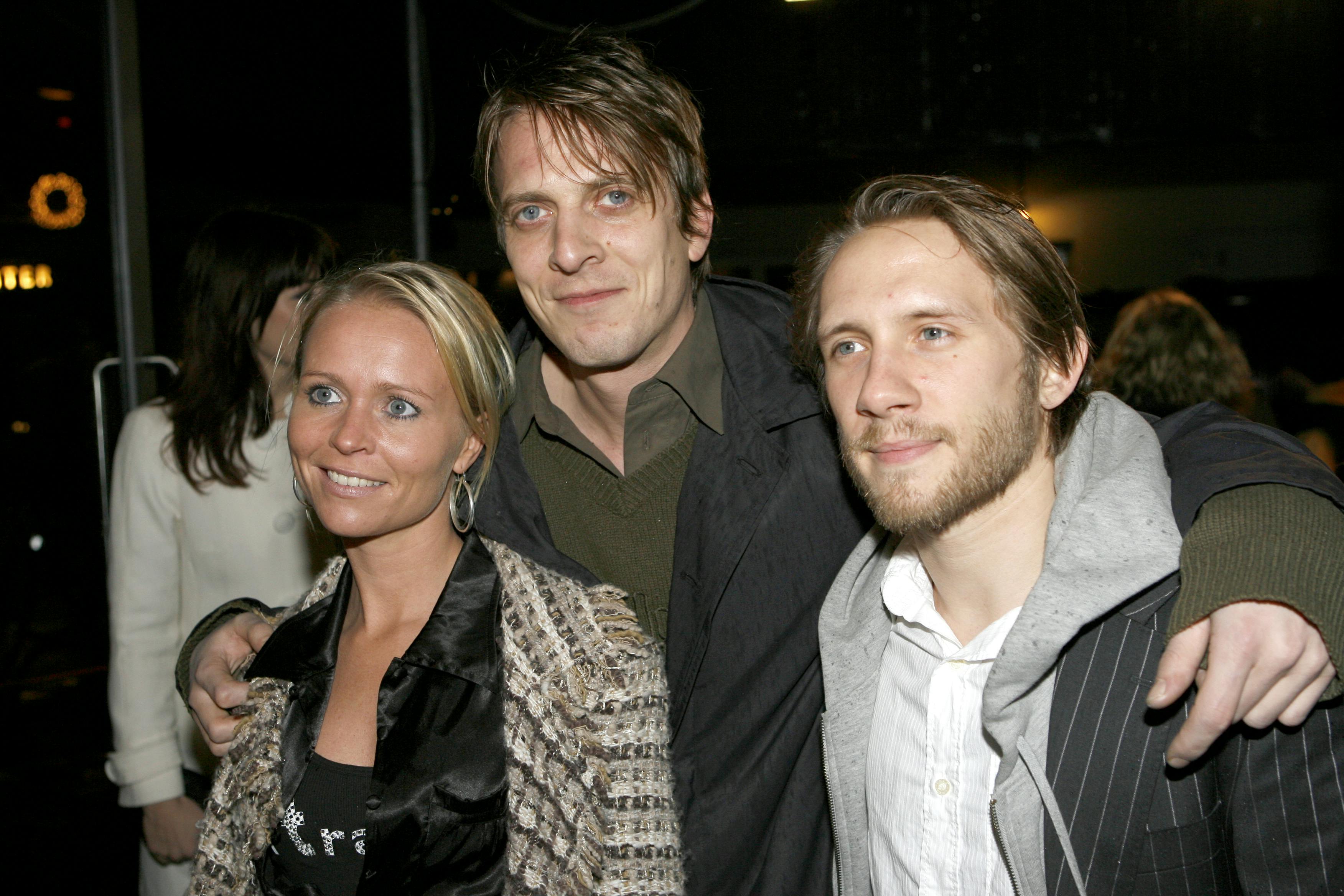 Udover Robert Hansen og Sofie Lassen-Kalkhe spillede Jonas Gülstorff sammen med Mira Wanting og Karl Bille i "Kærlighed ved første blik"-filmene.
