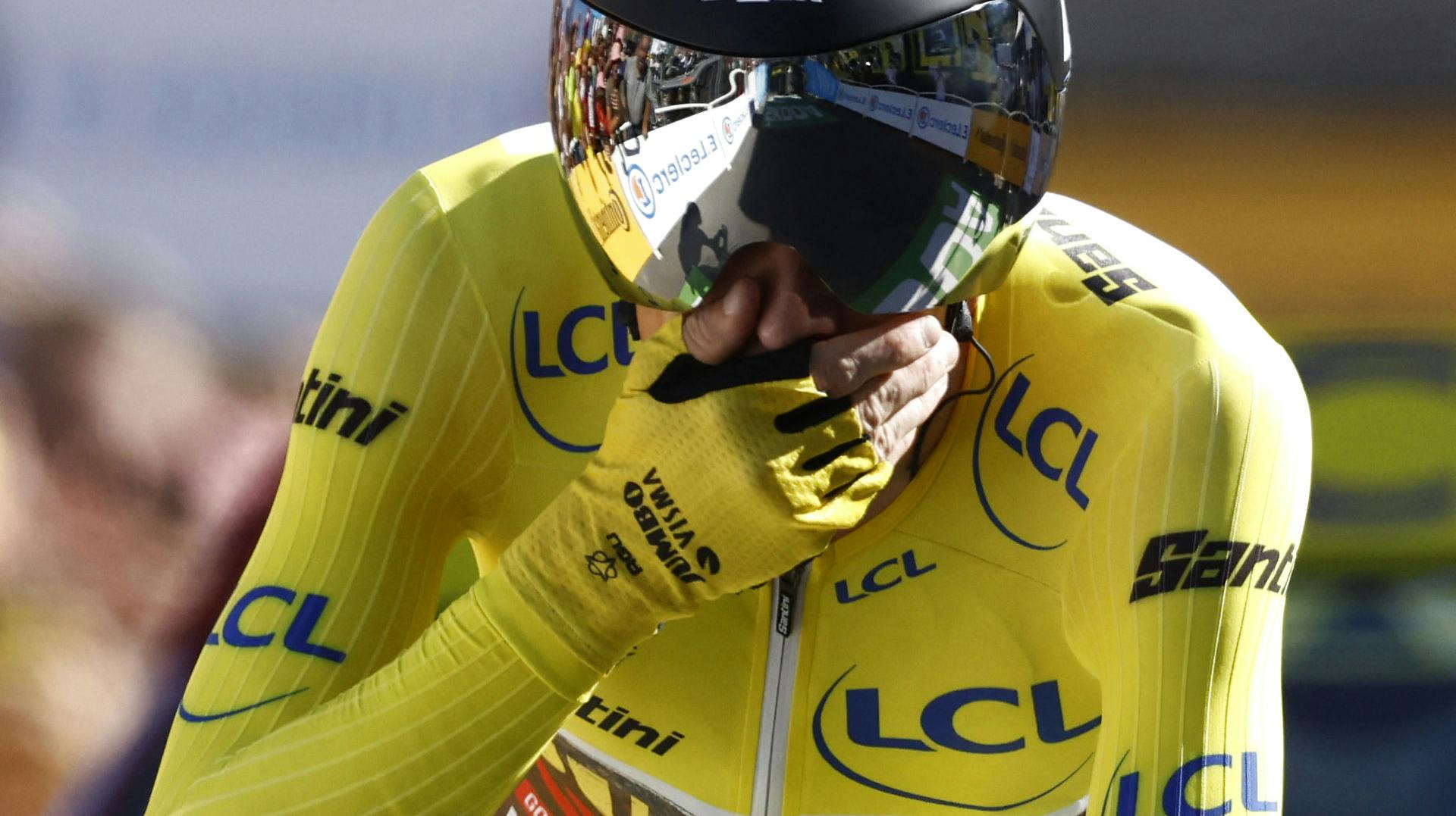 Jonas Vingegaard da han kørte over mållinjen på 20. etape. Her sikrede danskeren sig sejren i Tour de France - hvis ikke meget går galt søndag.