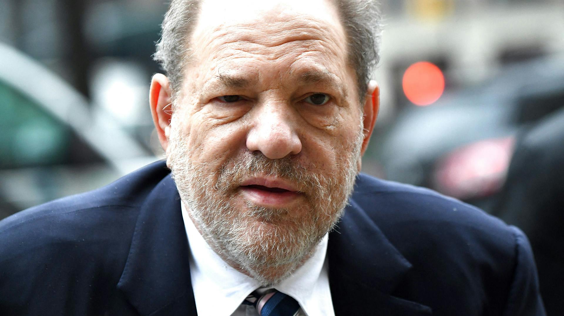 Harvey Weinstein afsoner i øjeblikket en 23 år lang fængselsstraf for voldtægt og seksuelt overgreb.