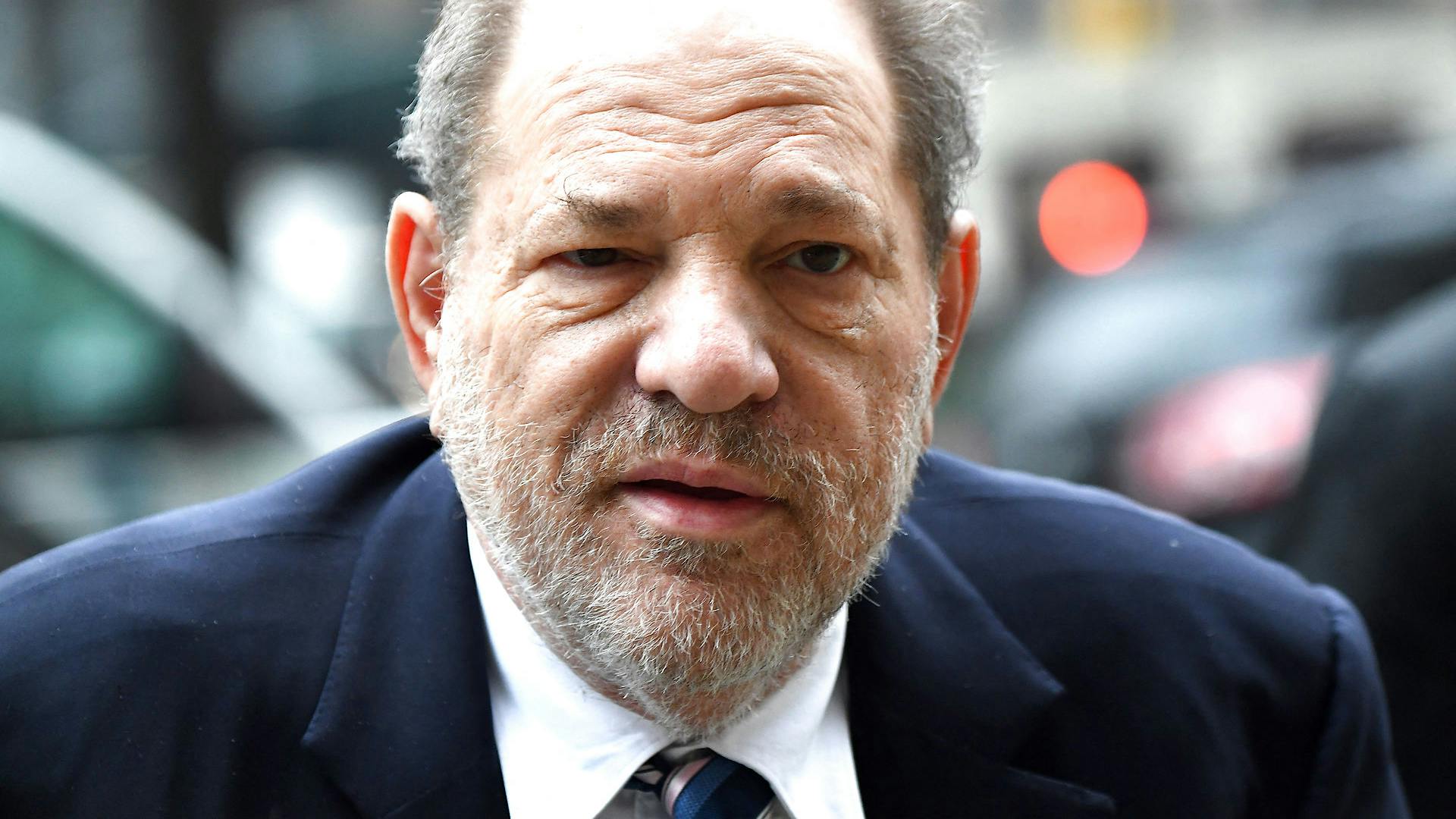 Harvey Weinstein afsoner i øjeblikket en 23 år lang fængselsstraf for voldtægt og seksuelt overgreb.
