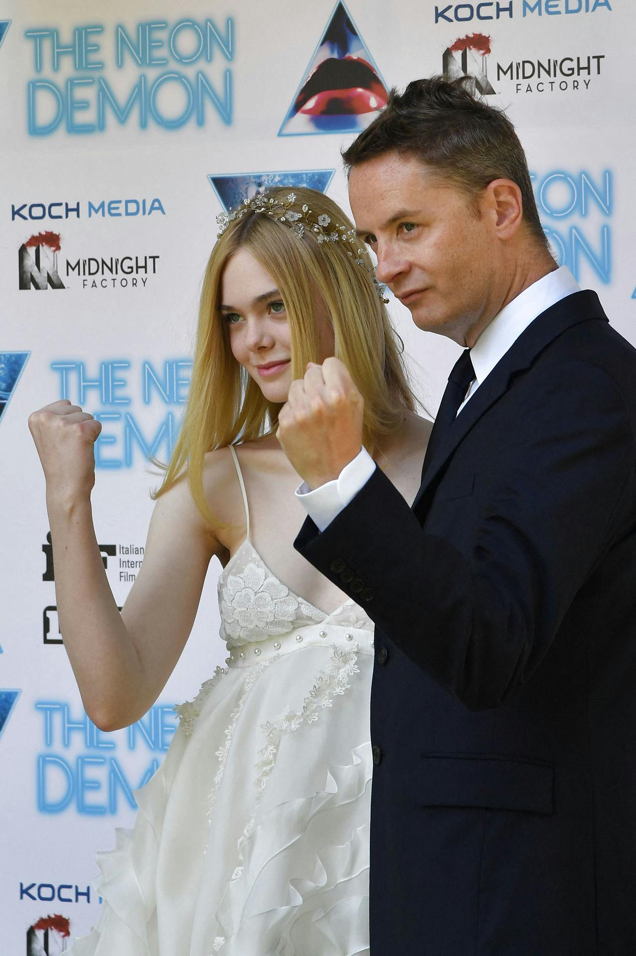Nicolas Winding Refn i selskab med skuespilleren Elle Fanning, som spillede hovedrollen i Refn-filmen "The Neon Demon" fra 2016. Her til premiere på filmen i Rom, Italien.