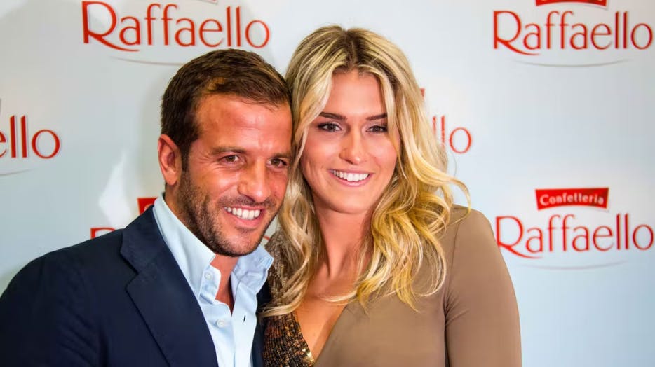 Stjerneparret Estavana Polman og Rafael van der Vaart skal ikke væk fra Danmark i denne omgang.