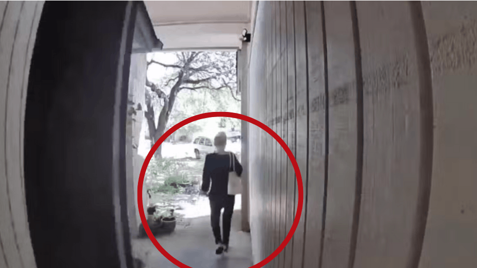 Dette billede viser Christina, der i al hast tager på arbejde. Men hun nåede aldrig frem.