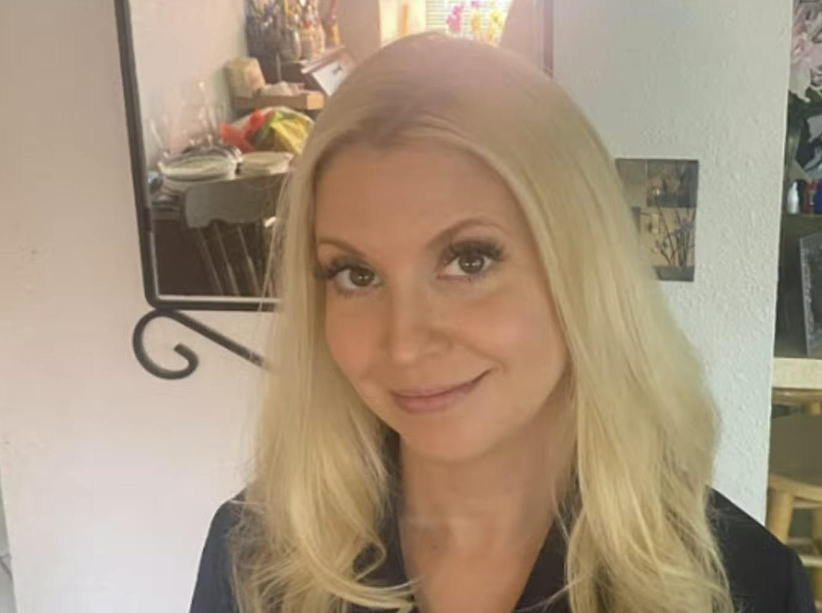 Christina var en kærlig mor til to. Ingen kan forstå, hvorfor hun nu er fundet død.