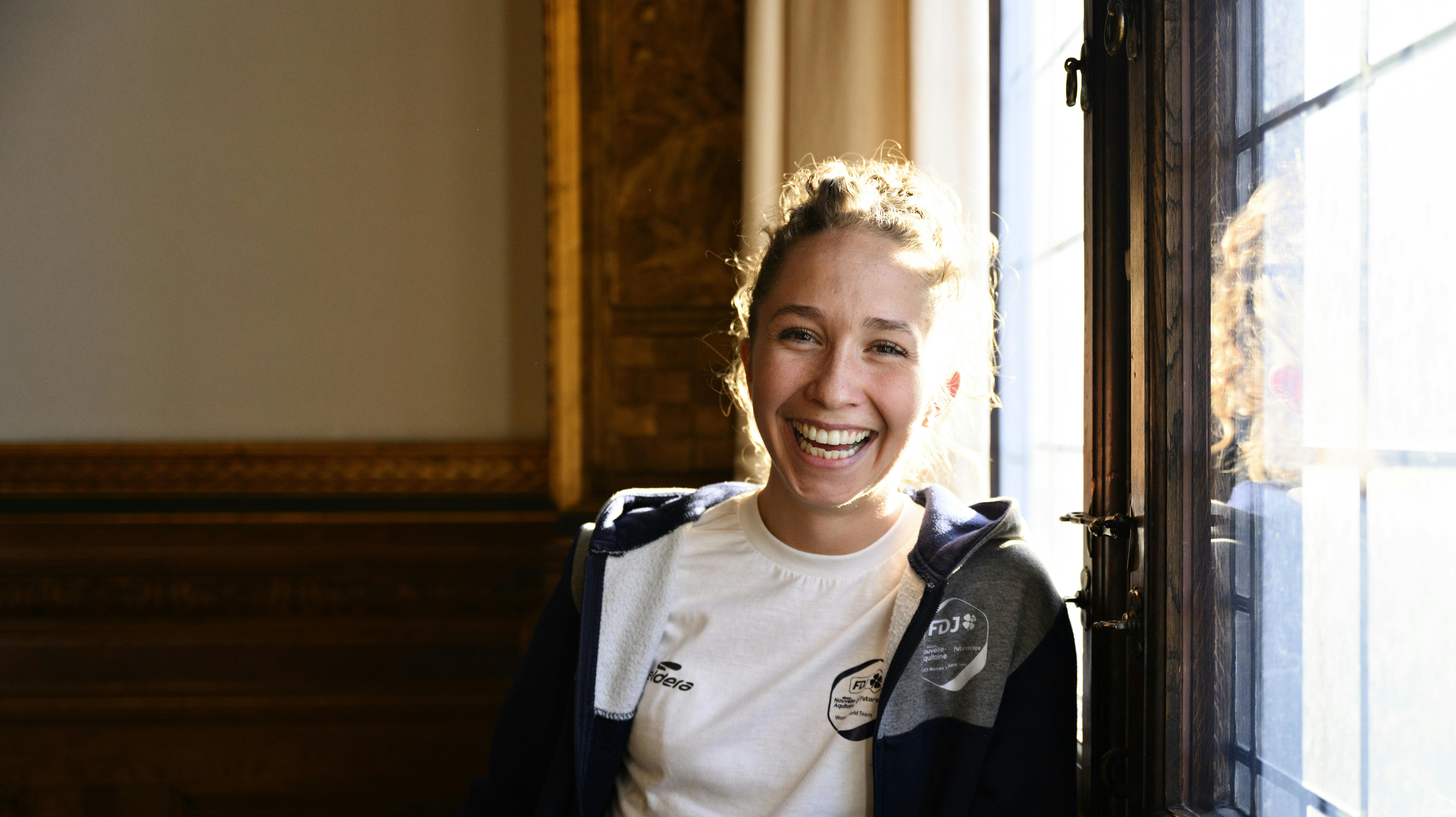 Cecilie Uttrup Ludwig har vundet danskernes hjerter med sine smil og bramfri begejstring. Privat har hun kastet sin kærlighed på kollegaen