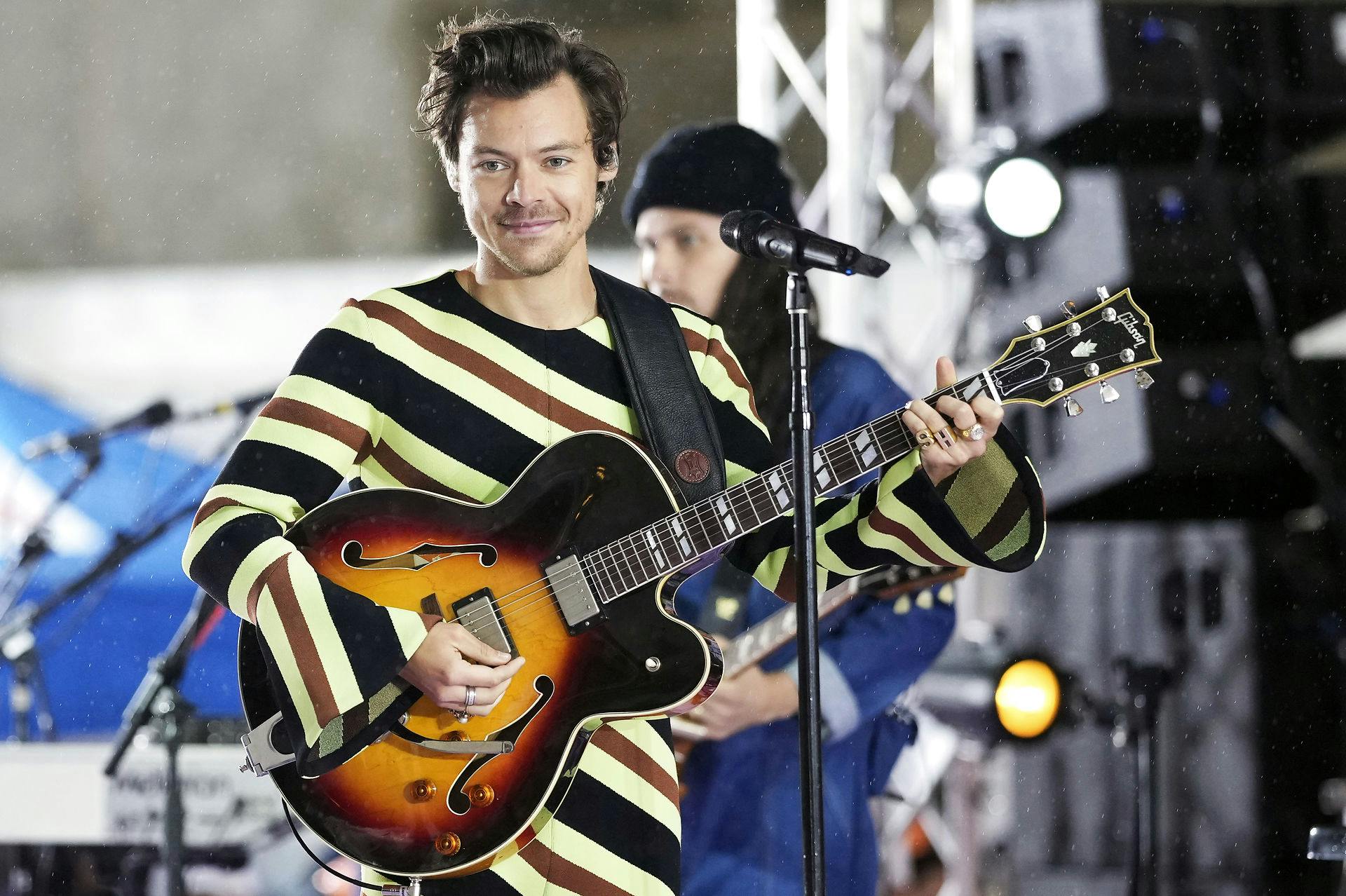 Harry Styles skriver under på kæmpe kontrakt