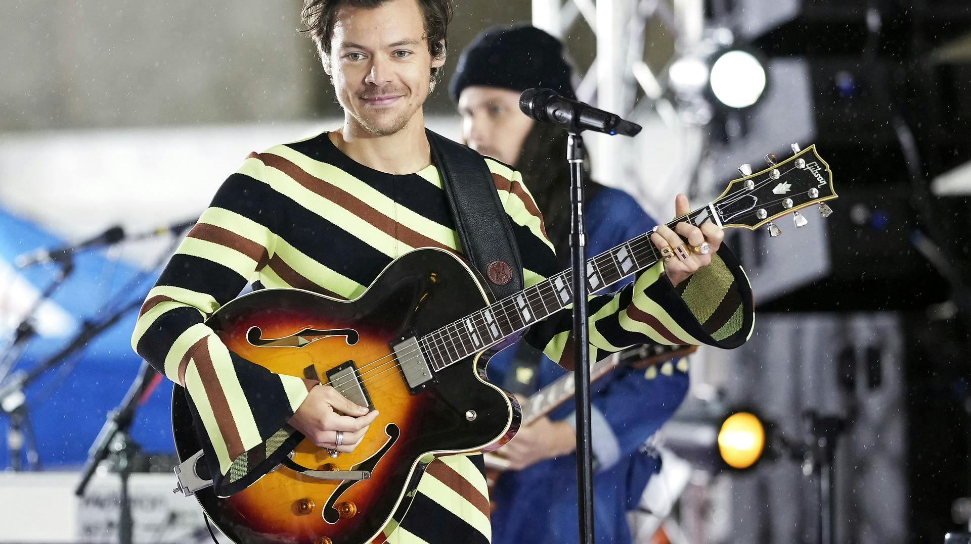 Harry Styles skriver under på kæmpe kontrakt