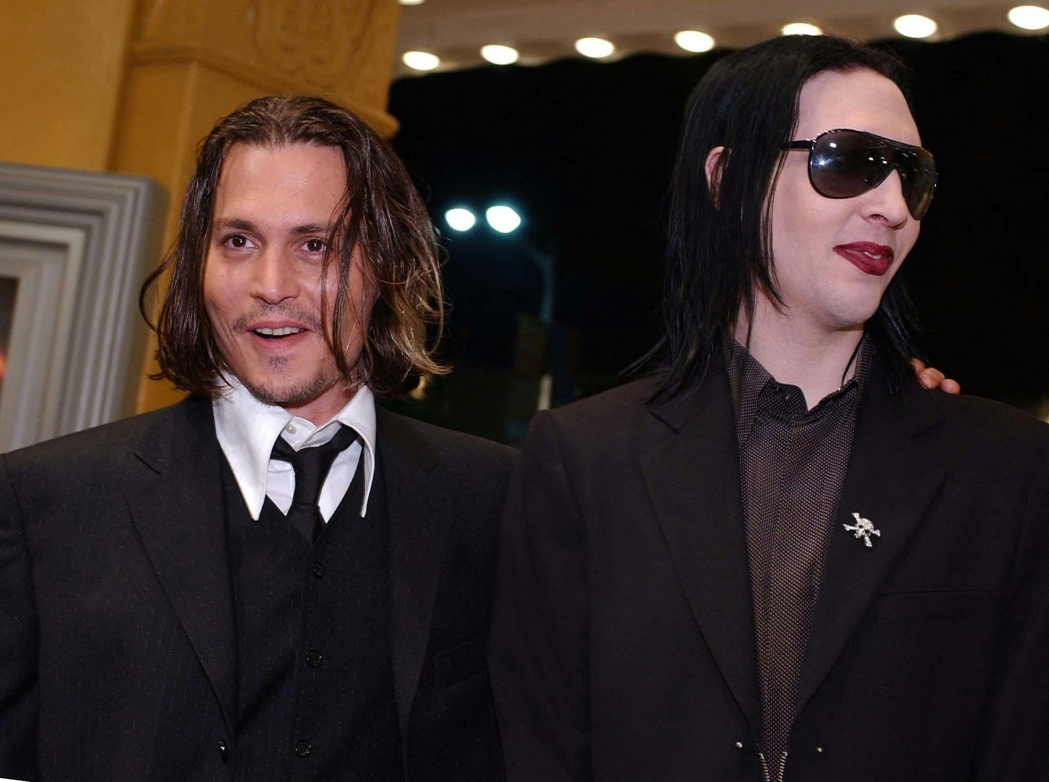 Depp og Manson diskuterer i sms'erne også deres planer om at flytte i en grotte som i "Salvo" - en film der er blevet forbudt i flere lande, da den grafisk viser både voldtægt, tortur og mord på mindreårige.&nbsp;
