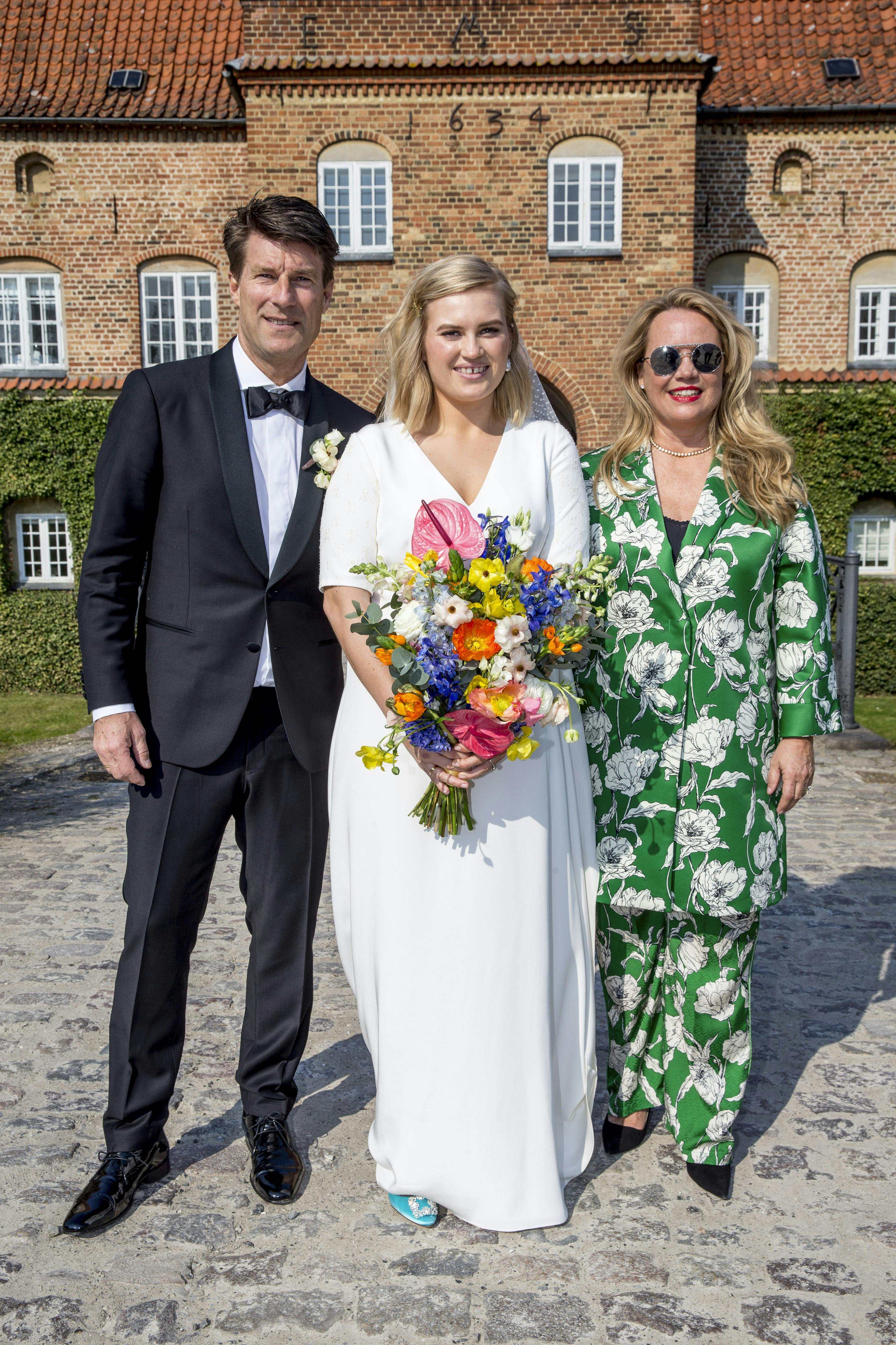 De stolte forældre Michael og Siw står her med datteren Rebecca. 