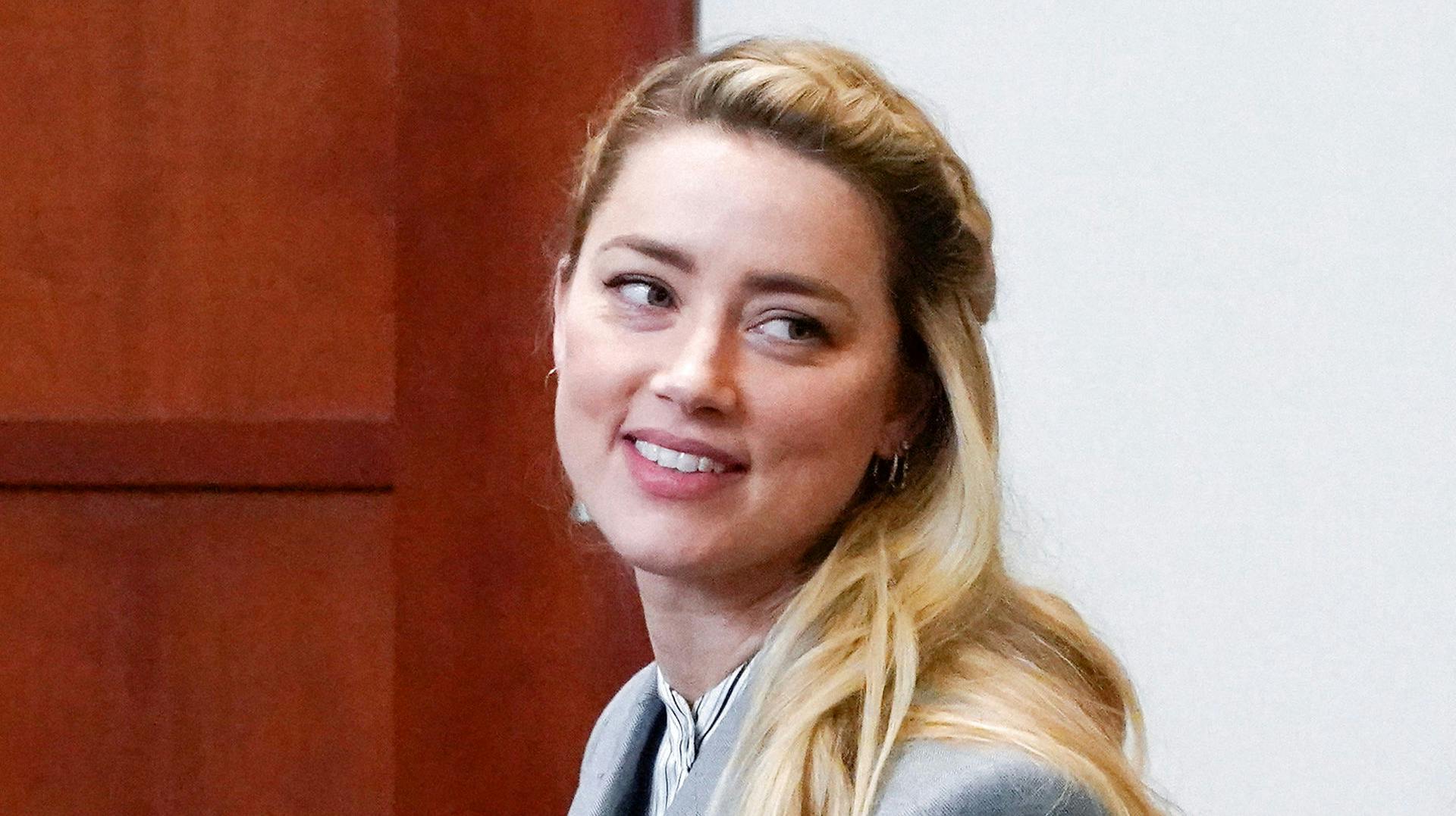Amber Heard fotograferet under retssagen mod Johnny Depp.
