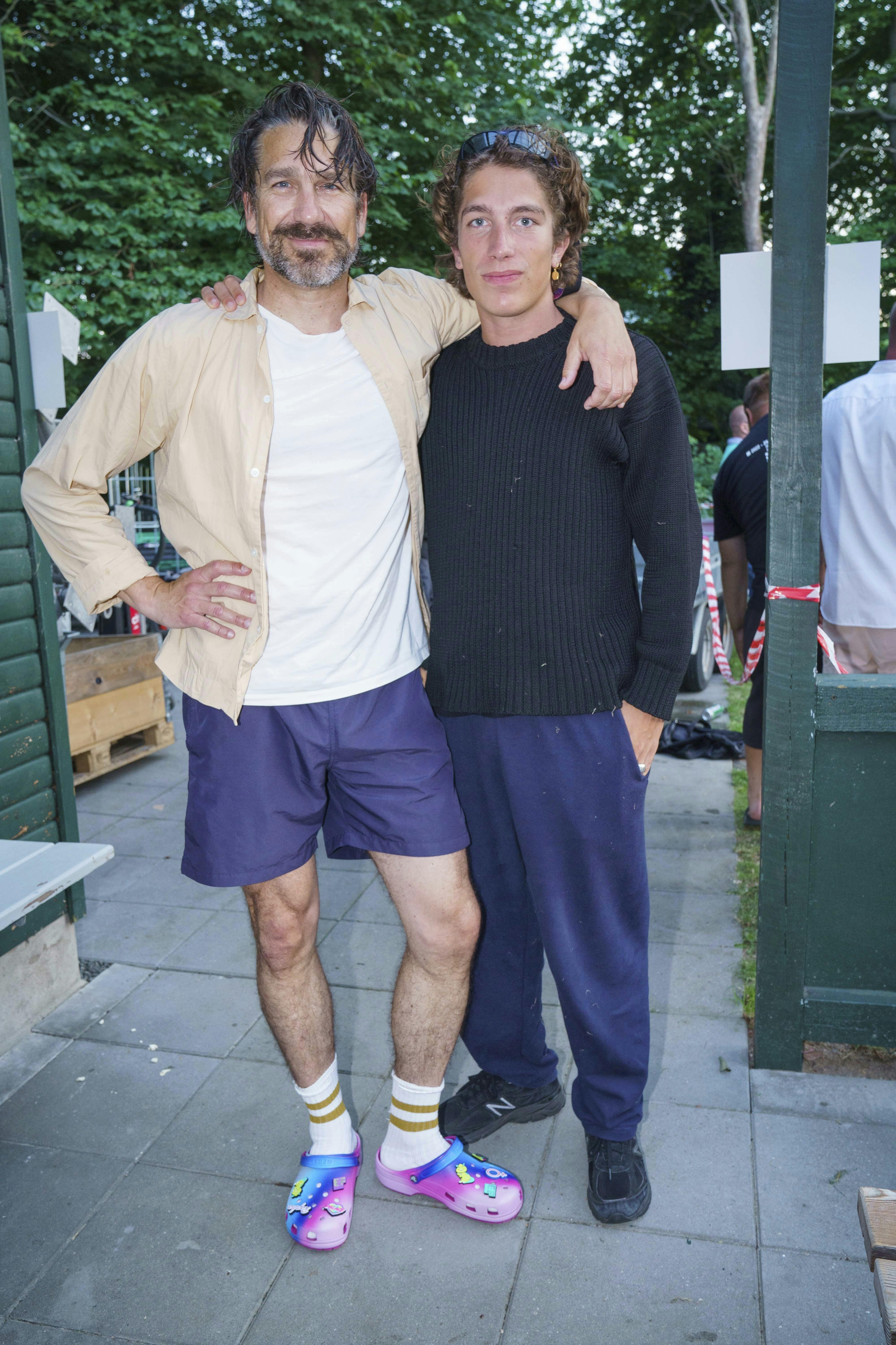 Nikolaj Koppel, her med sønnen Simon, blev også lokket i skofælden.