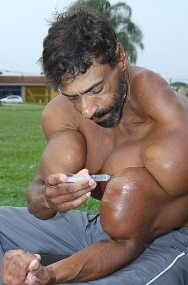 Den brasilianske Hulk fortalte åbent om sin afhængighed af synthol.
