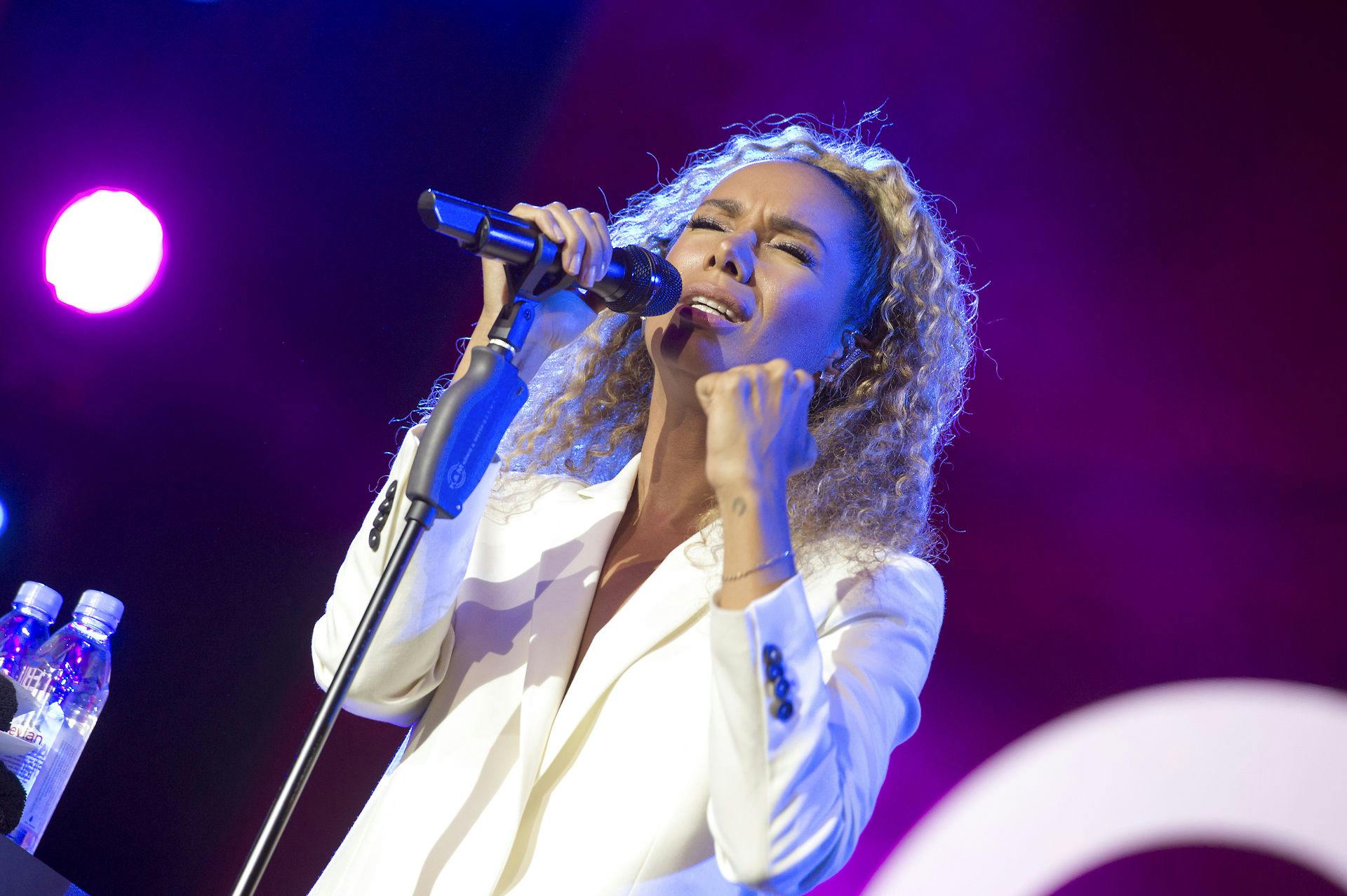 Leona Lewis er blevet mor for første gang.