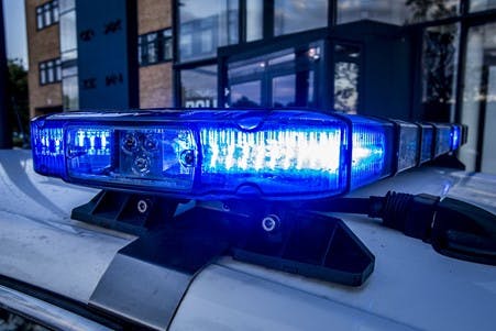 Kvinden, der blev angrebet, er alvorligt tilskadekommen.