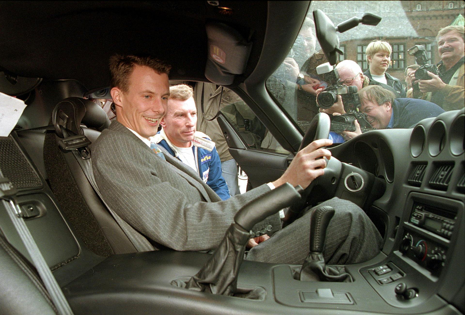 Her ses Thorkild Thyrring tilbage i 1998 sammen med prins Joachim. De to deler interessen for benzin og hurtige biler.