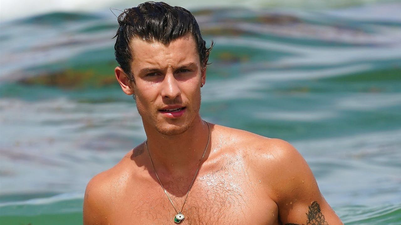 Shawn Mendes i bølgen blå blot en uges tid efter, han aflyste sin turné.