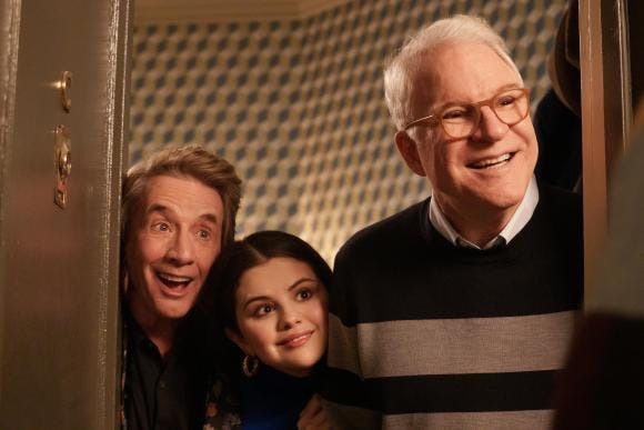 Selena Gomez i anden sæson af "Only Murders In the Building" i selskab med Steve Martin (th.) og Martin Short (tv.)
