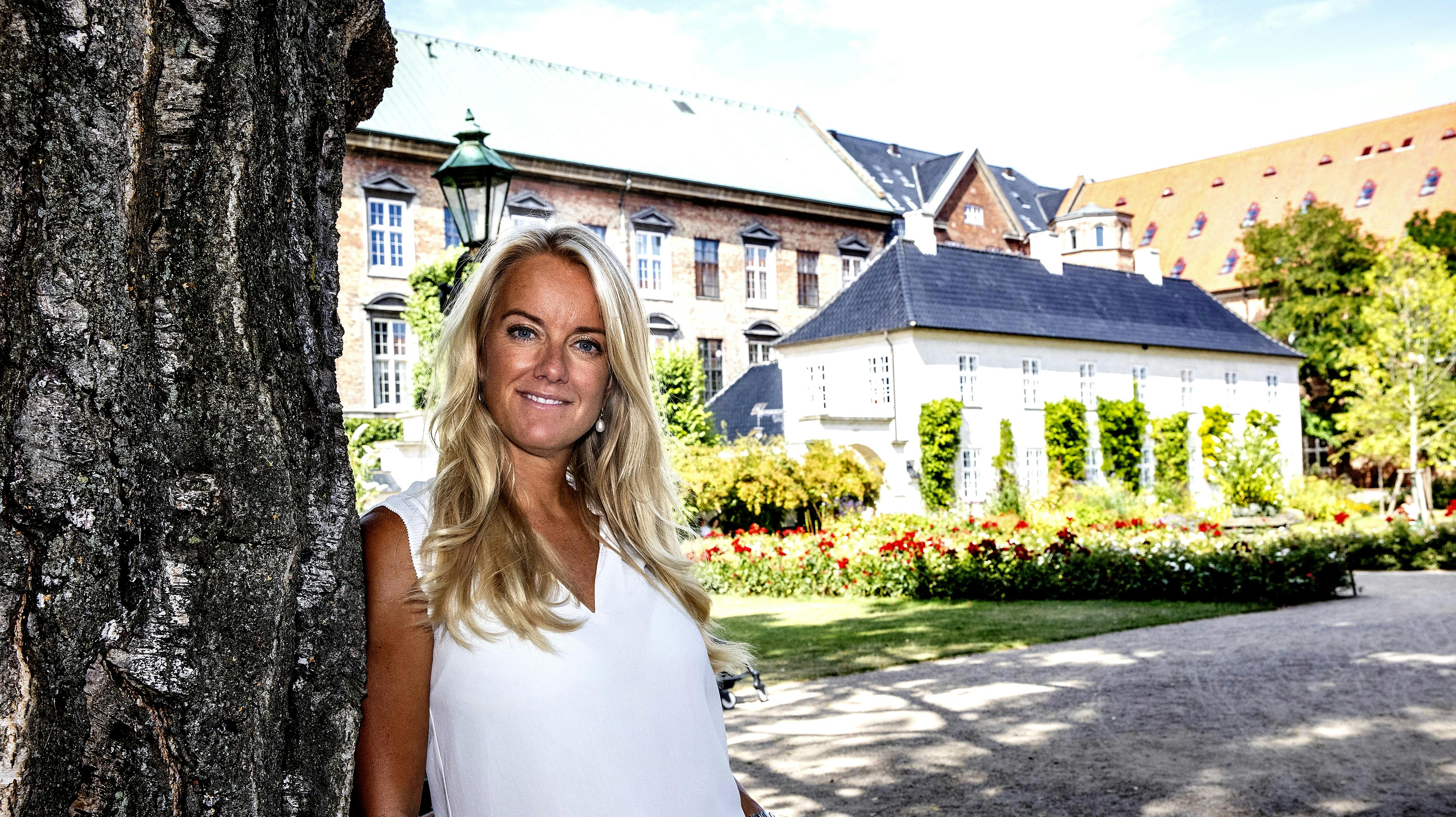 Pernille Vermund, 46, fik selskab af sin nye kæreste hjemme i Snekkersten, da den tidligere DBU-direktør flyttede ind 1. juli.