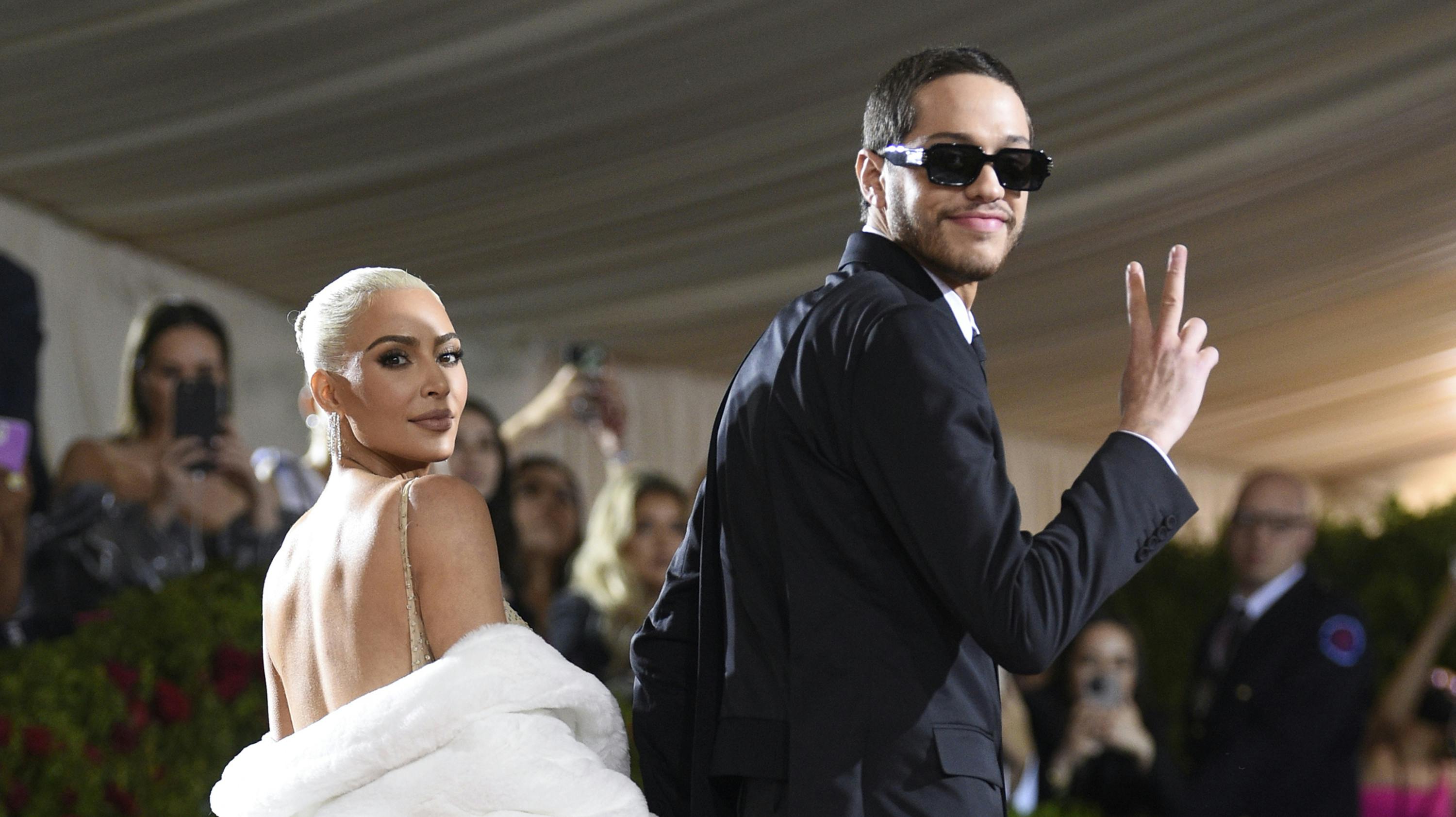 Kim Kardashian og Pete Davidson til årets Met Gala i New York.