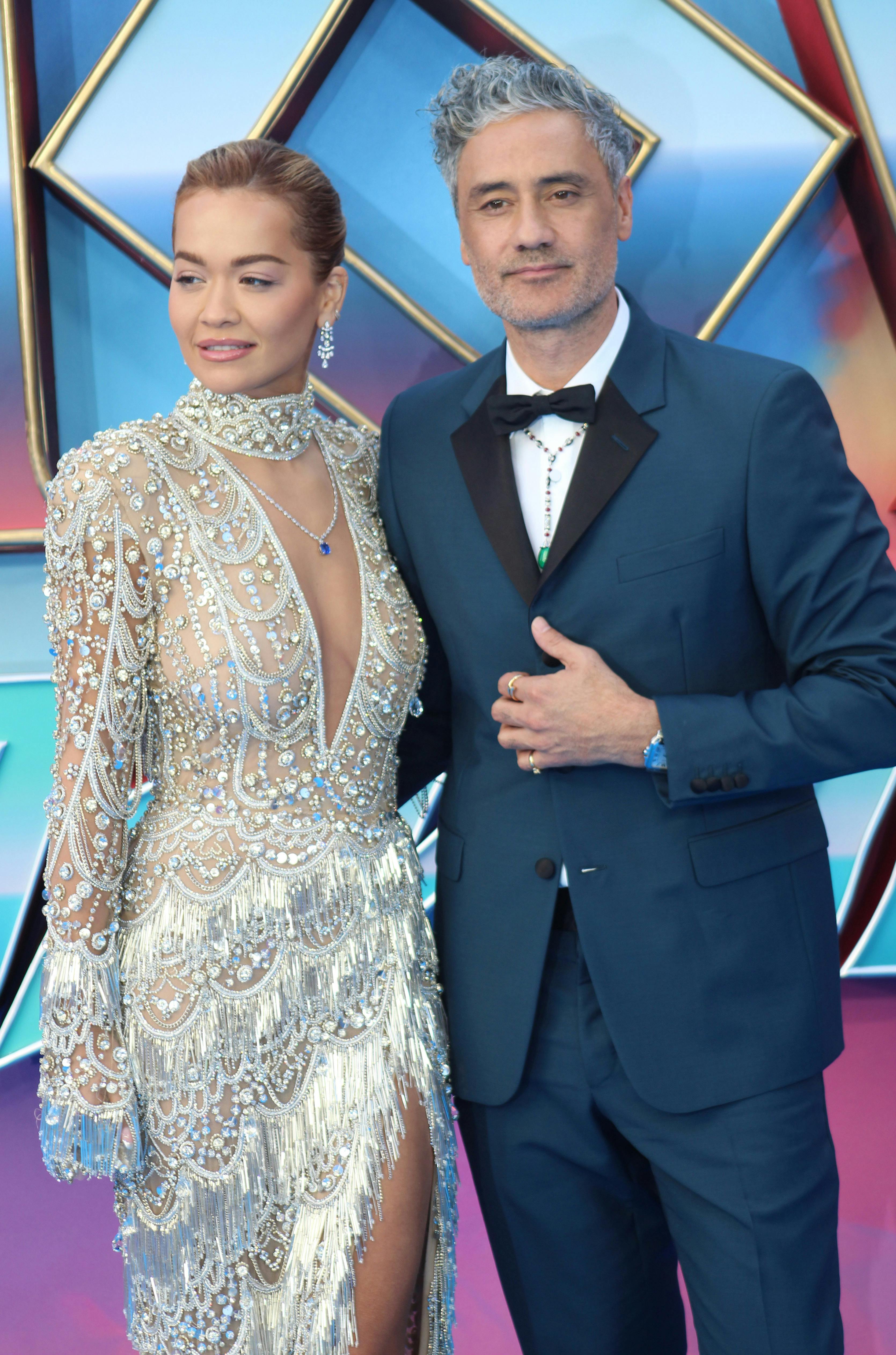 Hitsangeren Rita Ora og kæresten Taika Waititi er blevet gift.