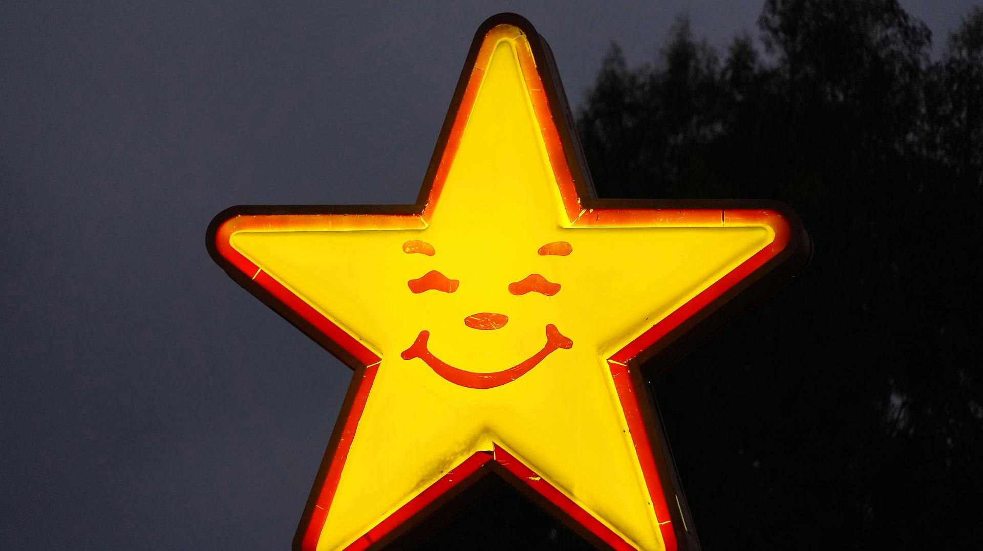 Carl's Jr. i Odense har fået en sur smiley.