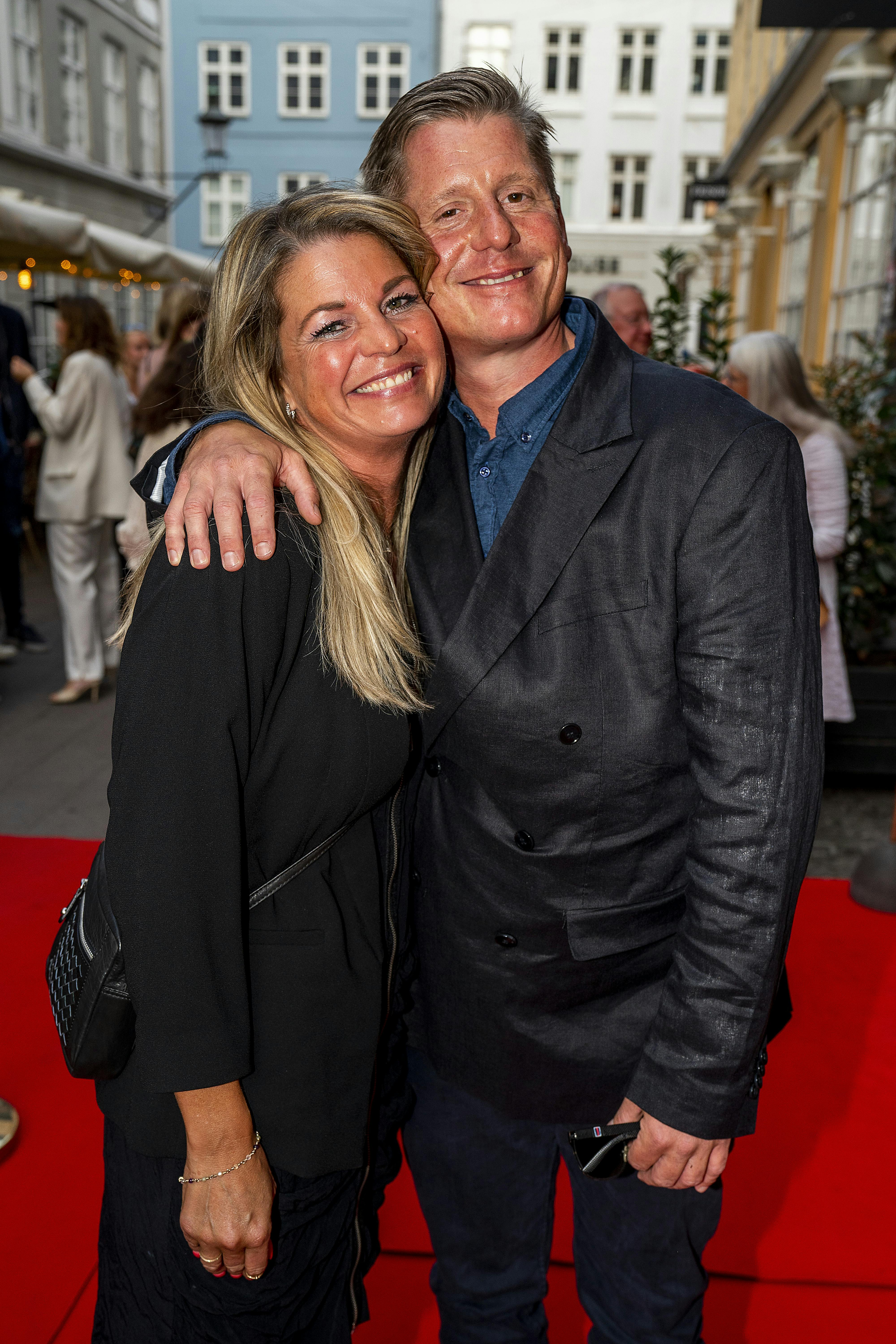 Robert Hansen og Julie Starris har dannet par siden januar. Nu leder de efter en større lejlighed med plads til hele den sammenbragte familie på fire.
