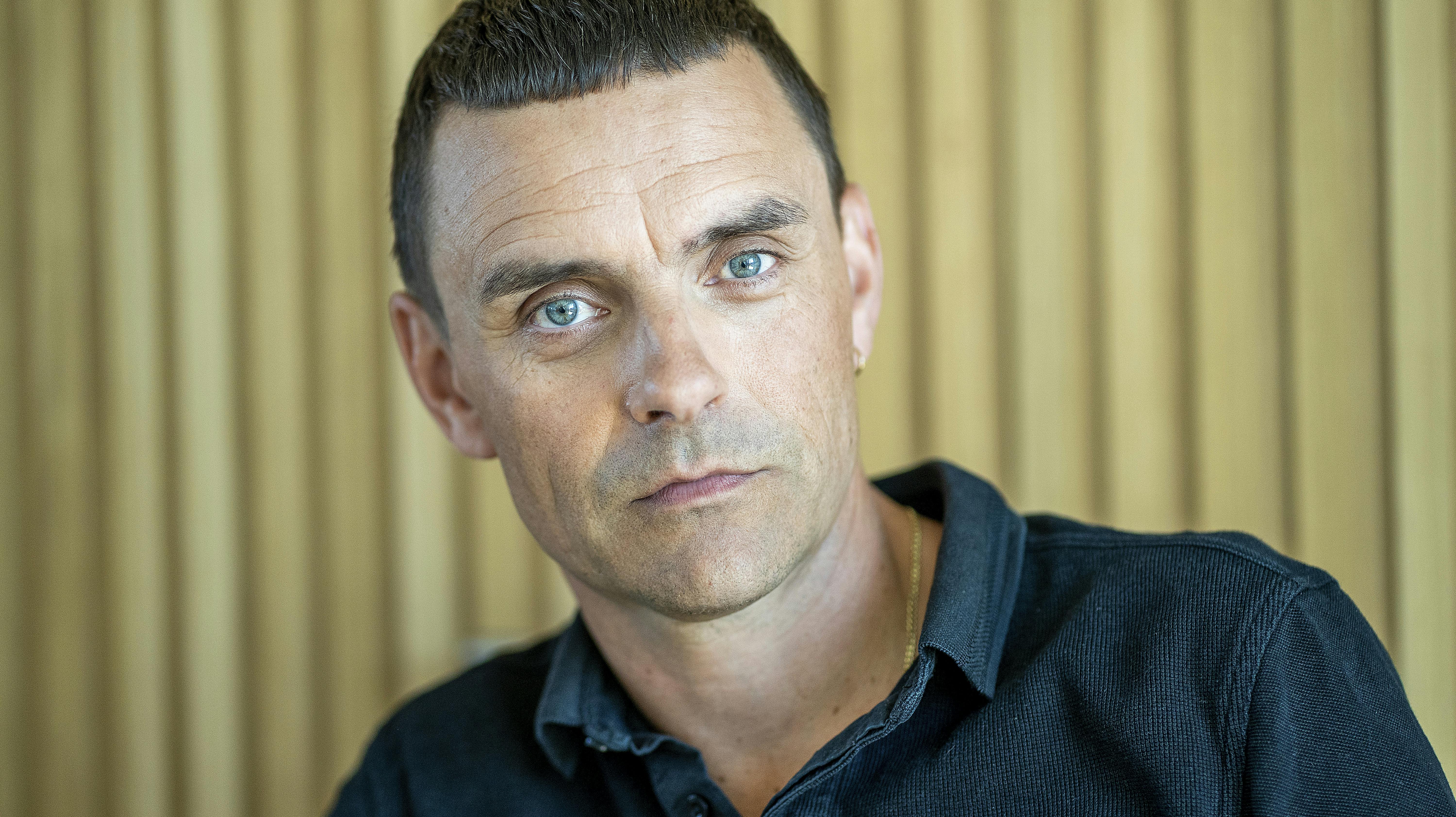 Efter adskillige forsøg er det endelig lykkedes TV 2 at lokke Simon Kvamm med i "X Factor". 