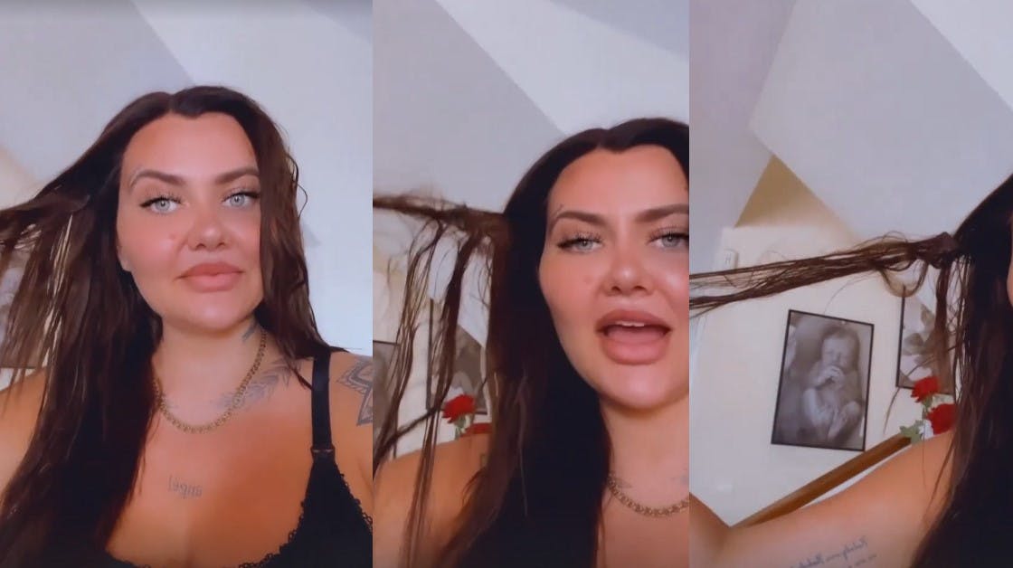 Her viser Fie Laursen sine følgere, hvordan hendes kunstige og meget dyre hår alt for nemt kan hives ud.