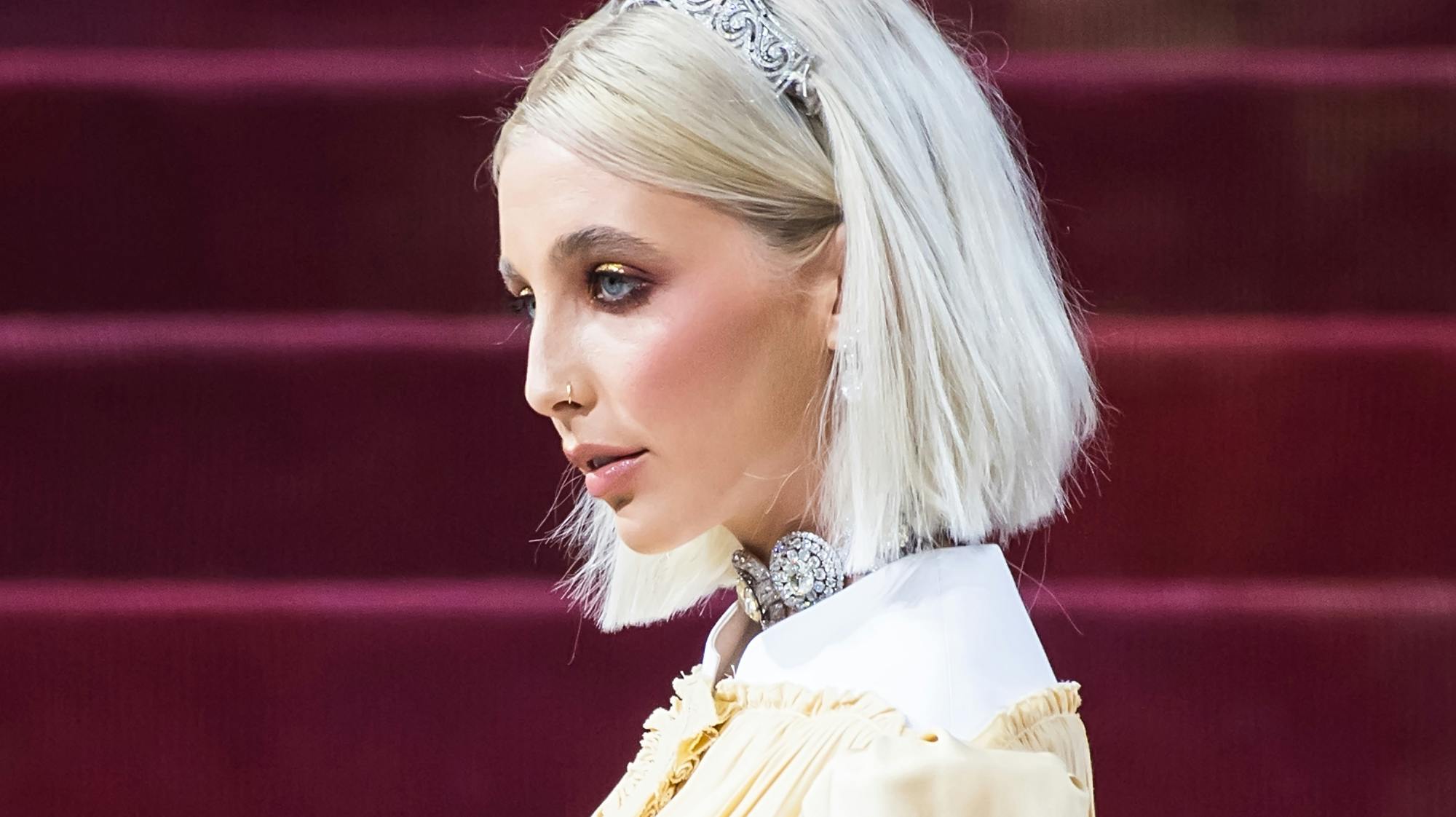 Emma Chamberlain har over to år stået for at byde stjerner velkommen på den røde løber under Met Gala - nu er hun gæst under den københavnske modeuge&nbsp;