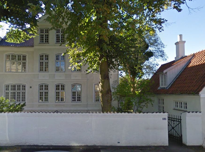 Nikolaj Koppels lejlighed ligger på 2. sal i denne velholdte ejendom.