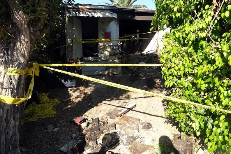 Sådan så huset, som Anne Heche bragede ind i, ud efter ulykken.