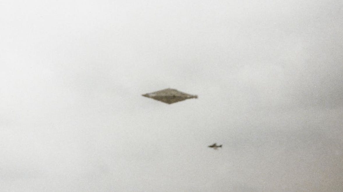 De sidste mange år har forskere og UFO-entusiaster troet, at billedet var forsvundet. Men nu er det såkaldte “Calvine-billede” fundet igen.