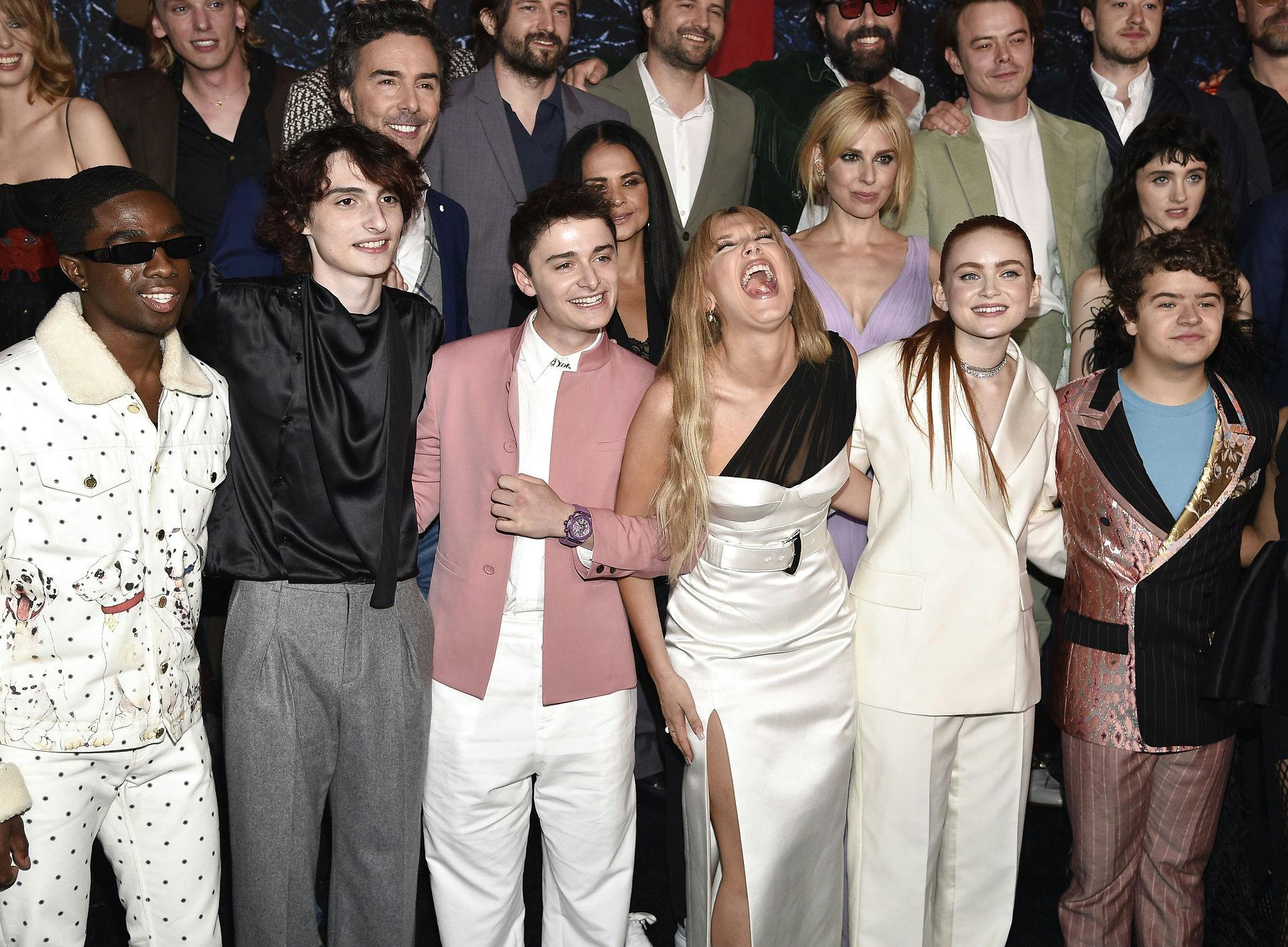 Hele "Stranger Things"-holdet: Caleb McLaughlin (tv.) Finn Wolfhard, Noah Schnapp, Millie Bobby Brown, Sadie Sink og Gaten Matarazzo til premieren på fjerde sæson i New York i maj 2022.
