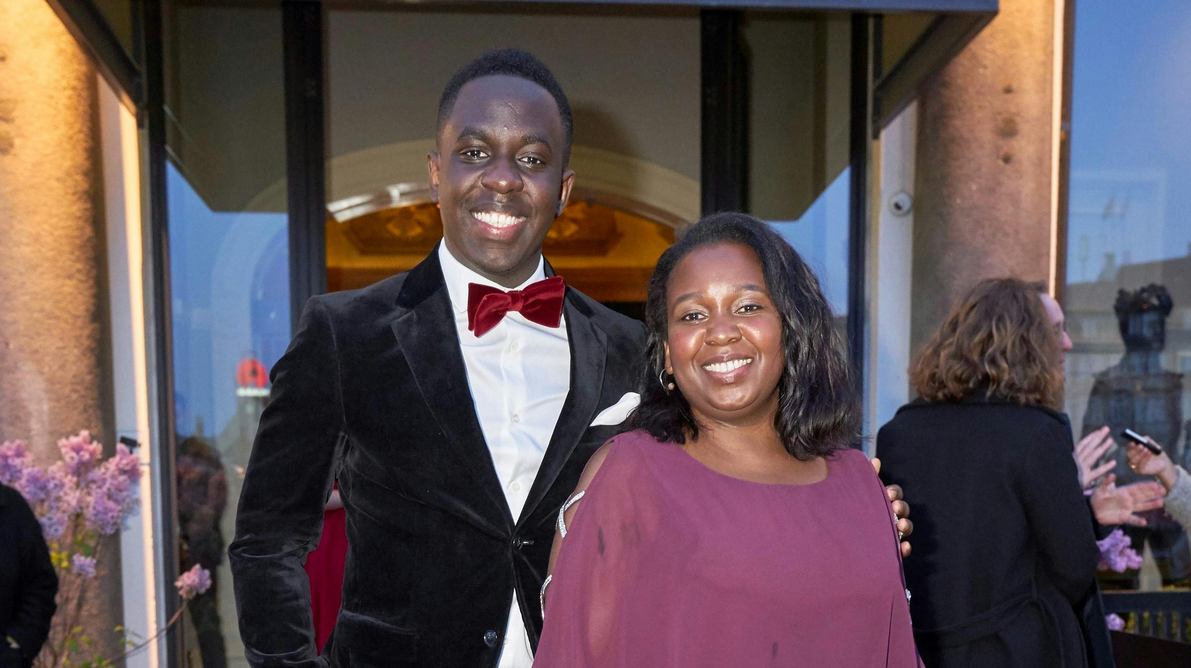 Melvin Kakoozas mor, Carolyne Kaddu Rasmussen, udgiver i dag sin første bog - selvbiografien "Hovedet i himlen og fødderne på jorden". 