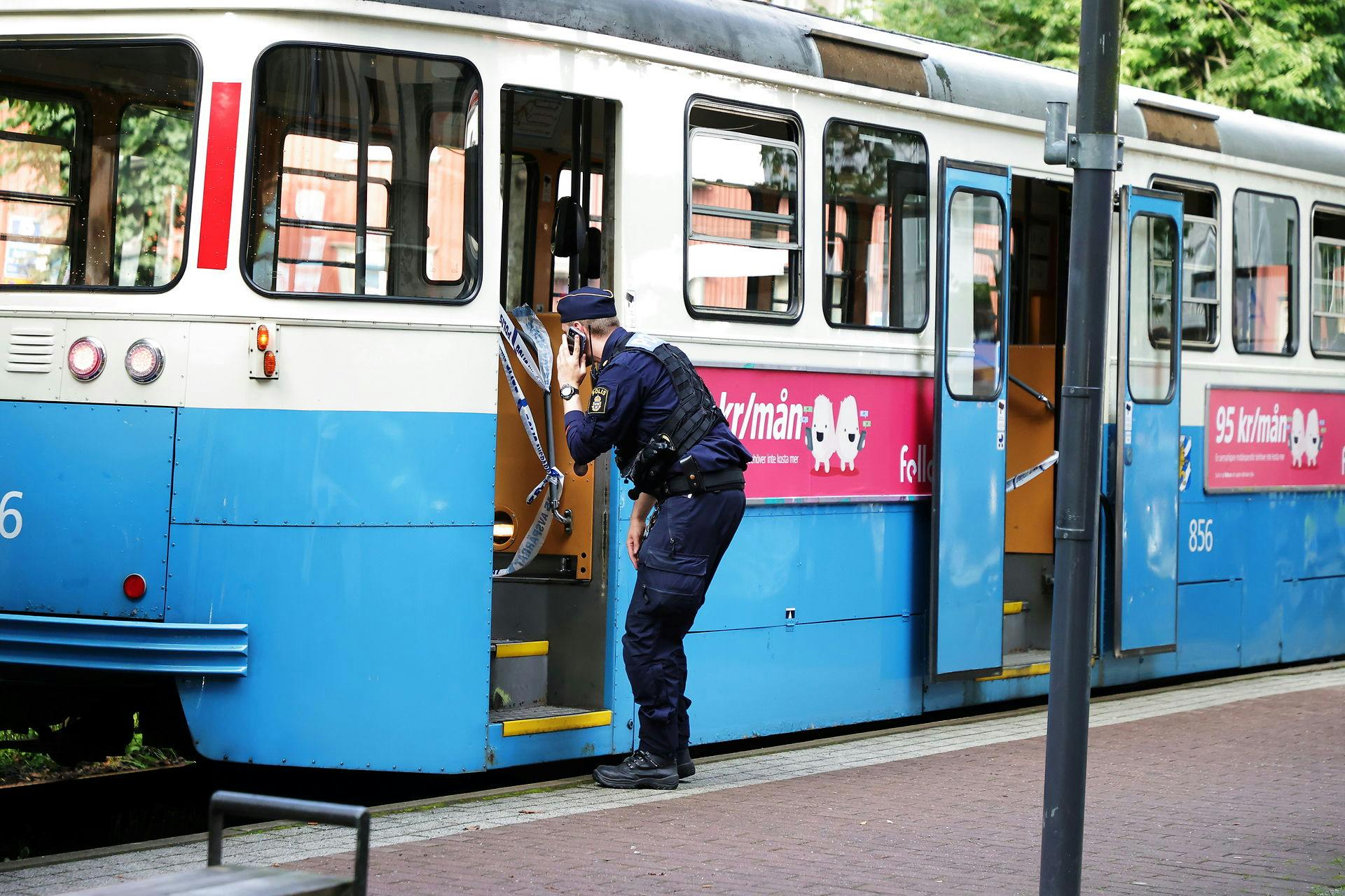 Svensk politi efterforsker skudepisoden som et drabsforsøg.
