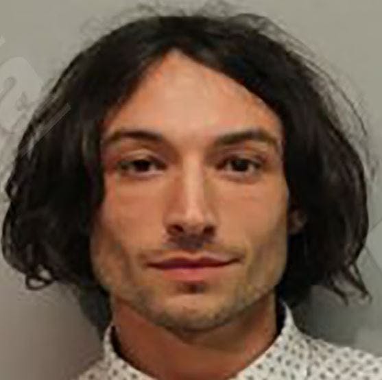 Et af Ezra Millers efterhånden mange mugshots.
