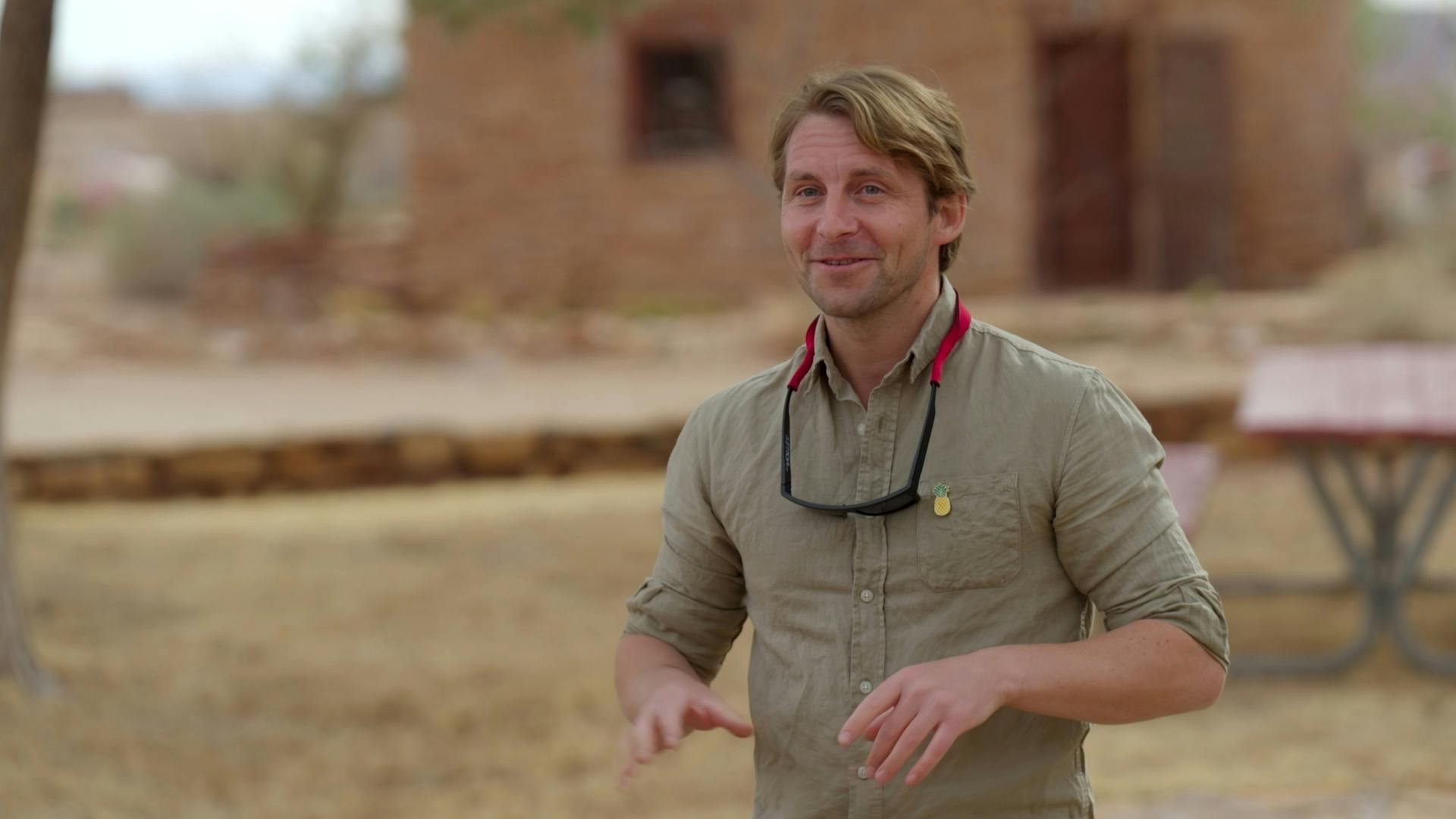 Deltagerne er ledsaget af et hold eksperter blandt andet eventyreren Thor F. Jensen, som har til opgave at lede ekspeditionen.