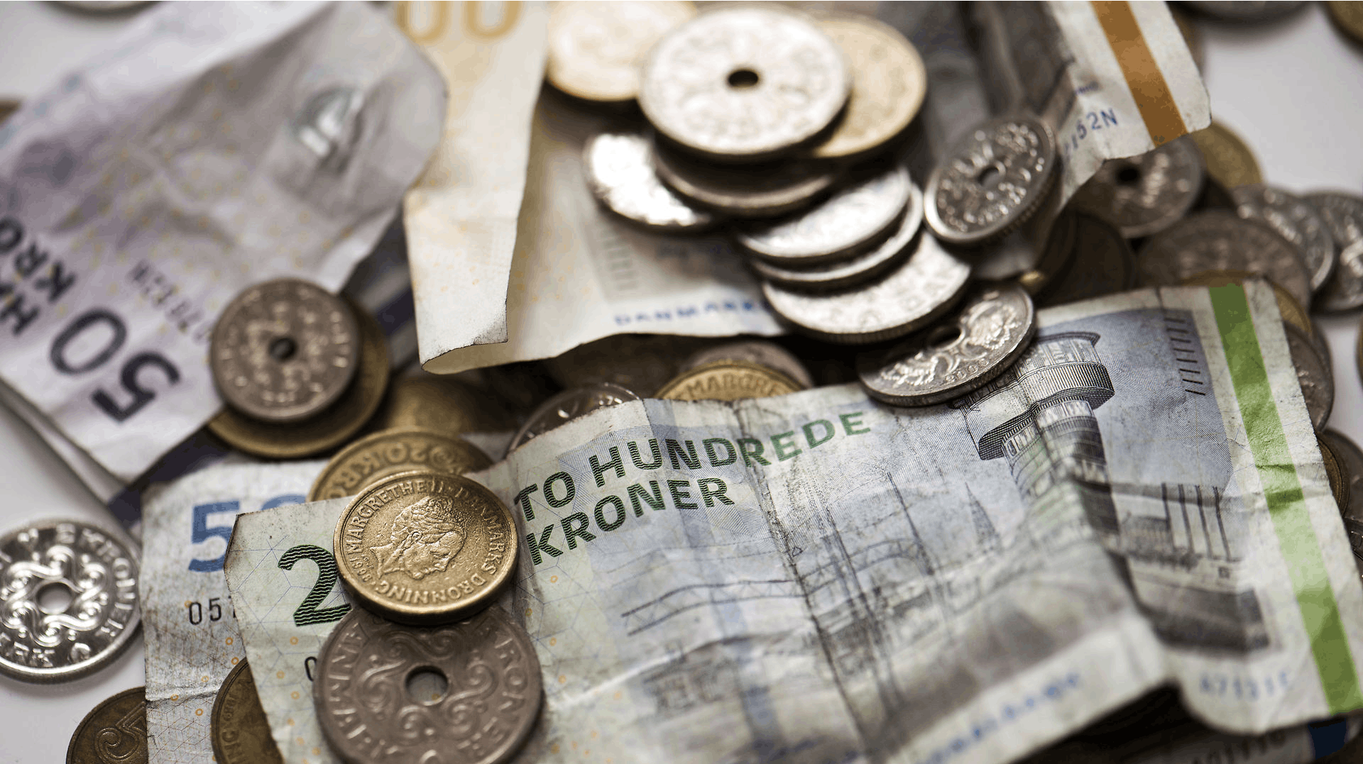En 27-årig mand er onsdag blevet anholdt og sigtet for hvidvask af mere end 74 millioner kroner.