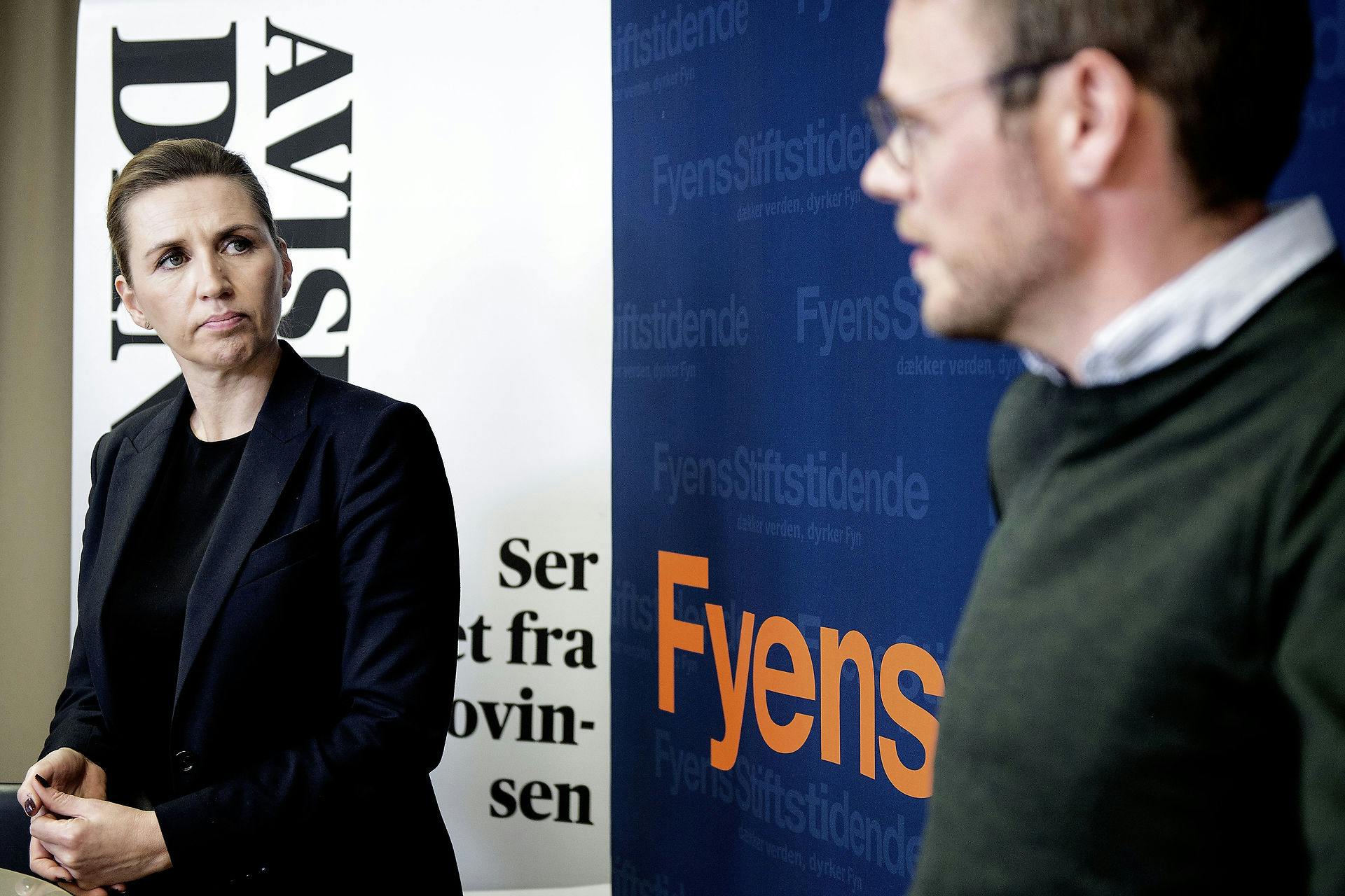 Her ses statsminister Mette Frederiksen til et læsermøde, som Avisen Danmark stod bag. I dag røg chefredaktøren ud, fordi ejerne hellere vil have en anden, der er mere digitalt orienteret.