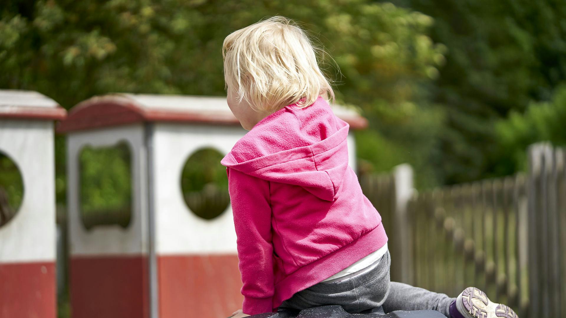 Regeringen vil med et lovforslag fjerne aldersgrænsen for, hvornår et barn kan skifte køn i CPR-registeret.