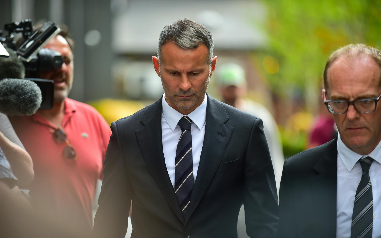 Ryan Giggs er tiltalt for vold mod sin ekskæreste og hendes lillesøster.